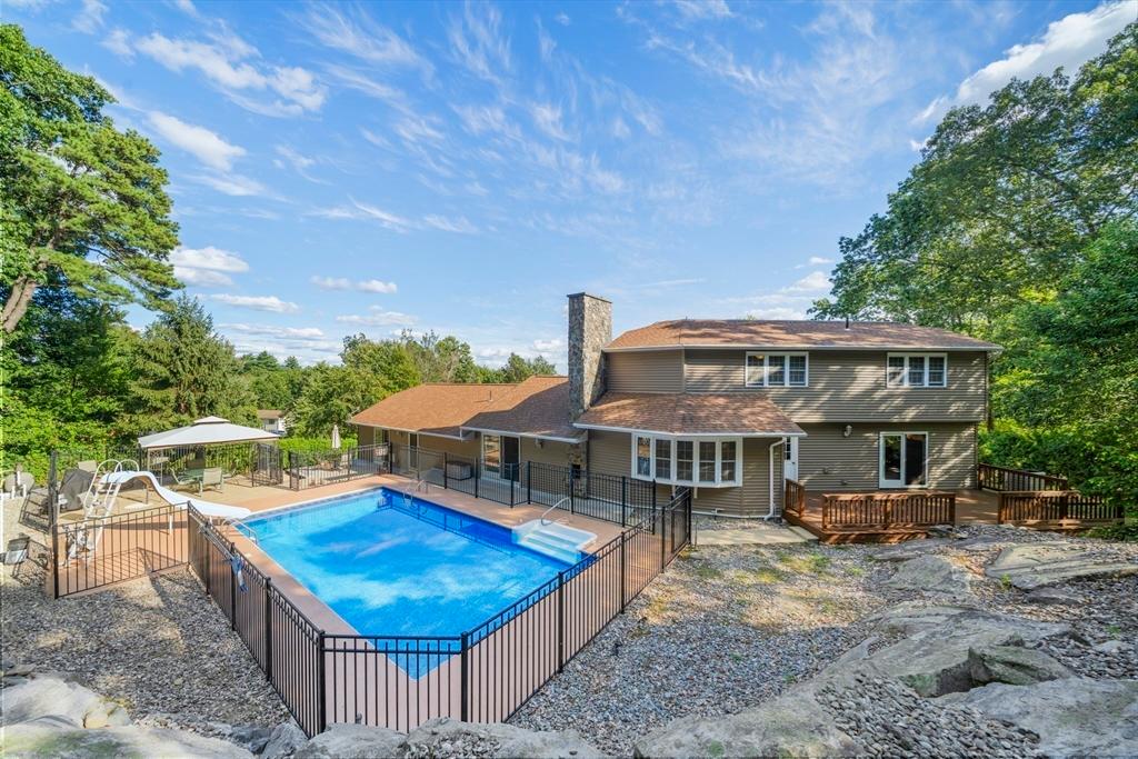 Ludlow, Massachusetts, 01056, United States, 3 Bedrooms Bedrooms, ,2 BathroomsBathrooms,Residential,For Sale,1936866