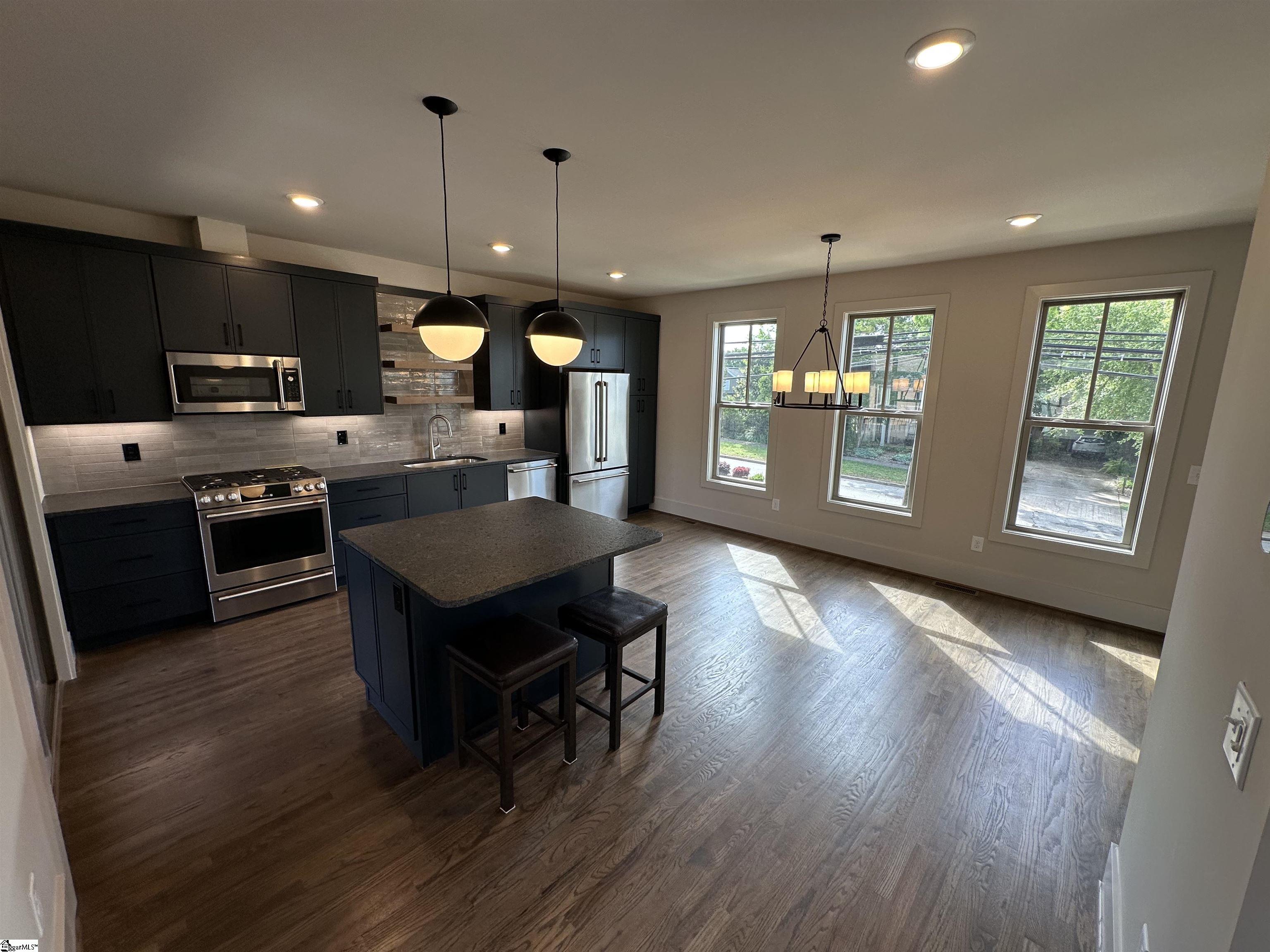 Greenville, South Carolina, 29601, United States, 2 Bedrooms Bedrooms, ,3 BathroomsBathrooms,Residential,For Sale,1818432