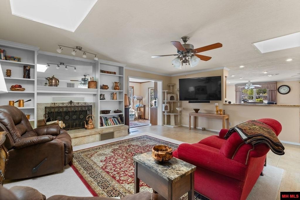 Mountain Home, Arkansas, 72653, United States, 3 Bedrooms Bedrooms, ,4 BathroomsBathrooms,Residential,For Sale,2036578