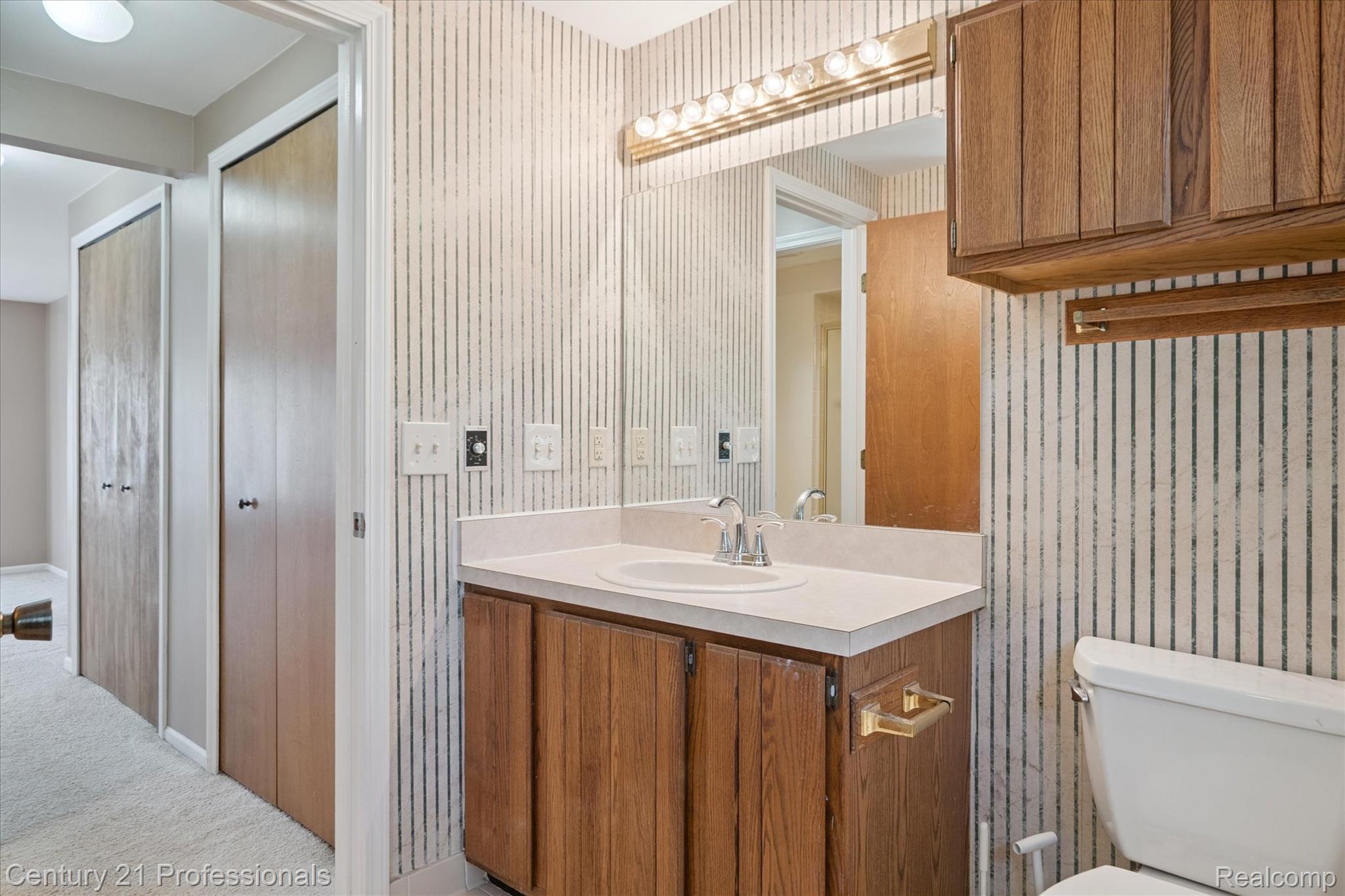 Northville, Michigan, 48167, United States, 4 Bedrooms Bedrooms, ,3 BathroomsBathrooms,Residential,For Sale,1980855