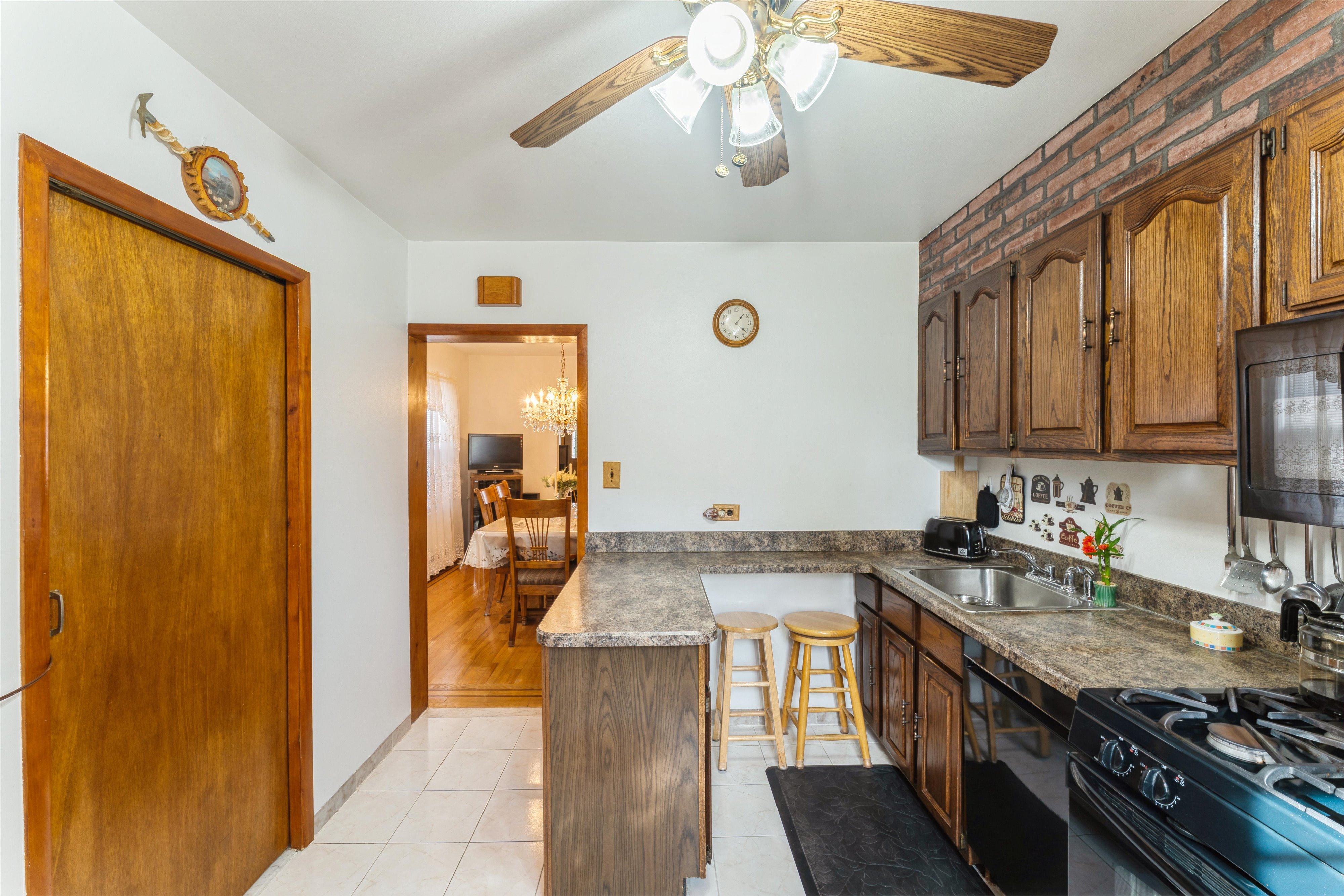 Bayside, New York, 11361, United States, 2 Bedrooms Bedrooms, ,2 BathroomsBathrooms,Residential,For Sale,1988869