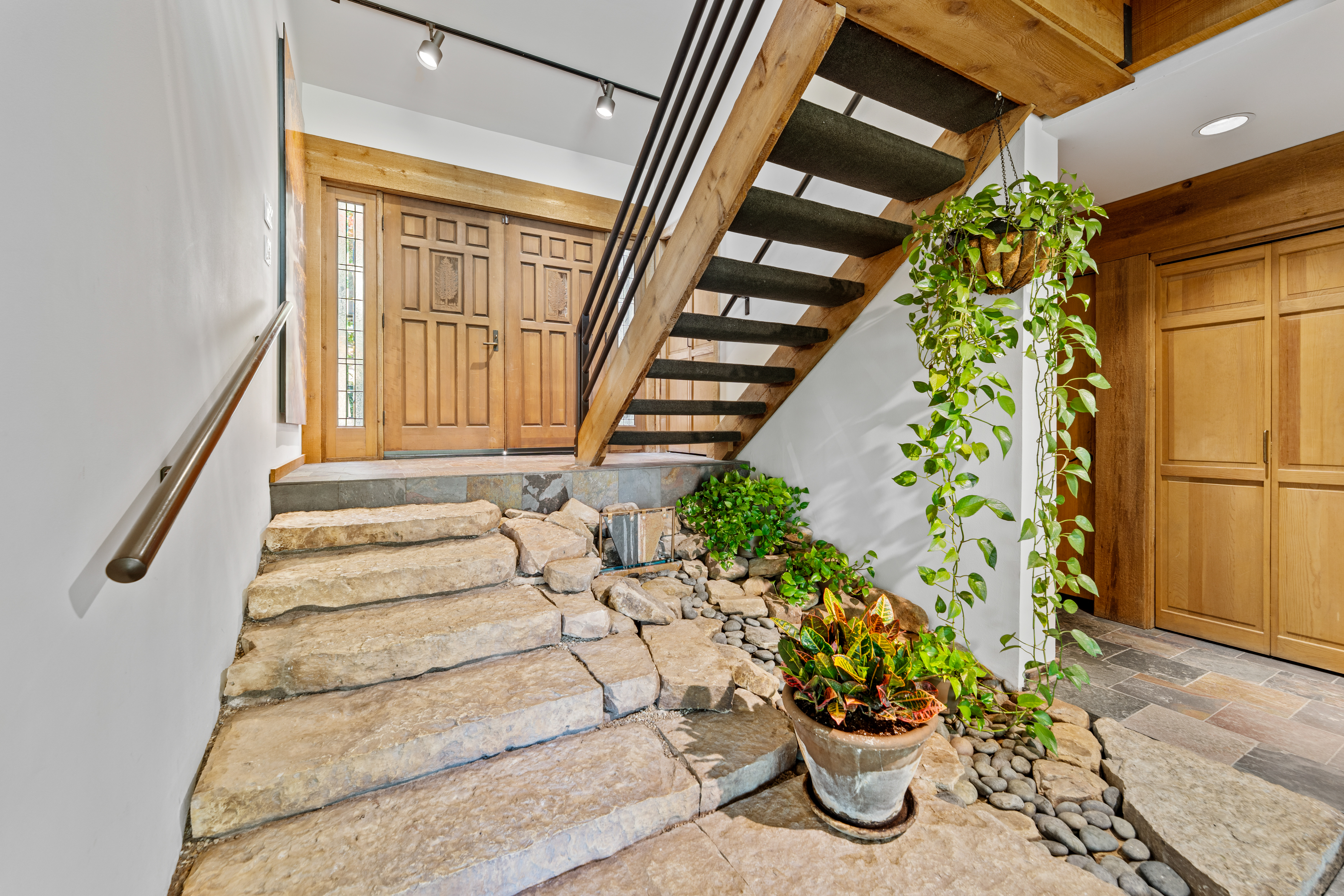 Striking Custom Home Set on 3.49 Private Acres in Wildwood - 物件實景