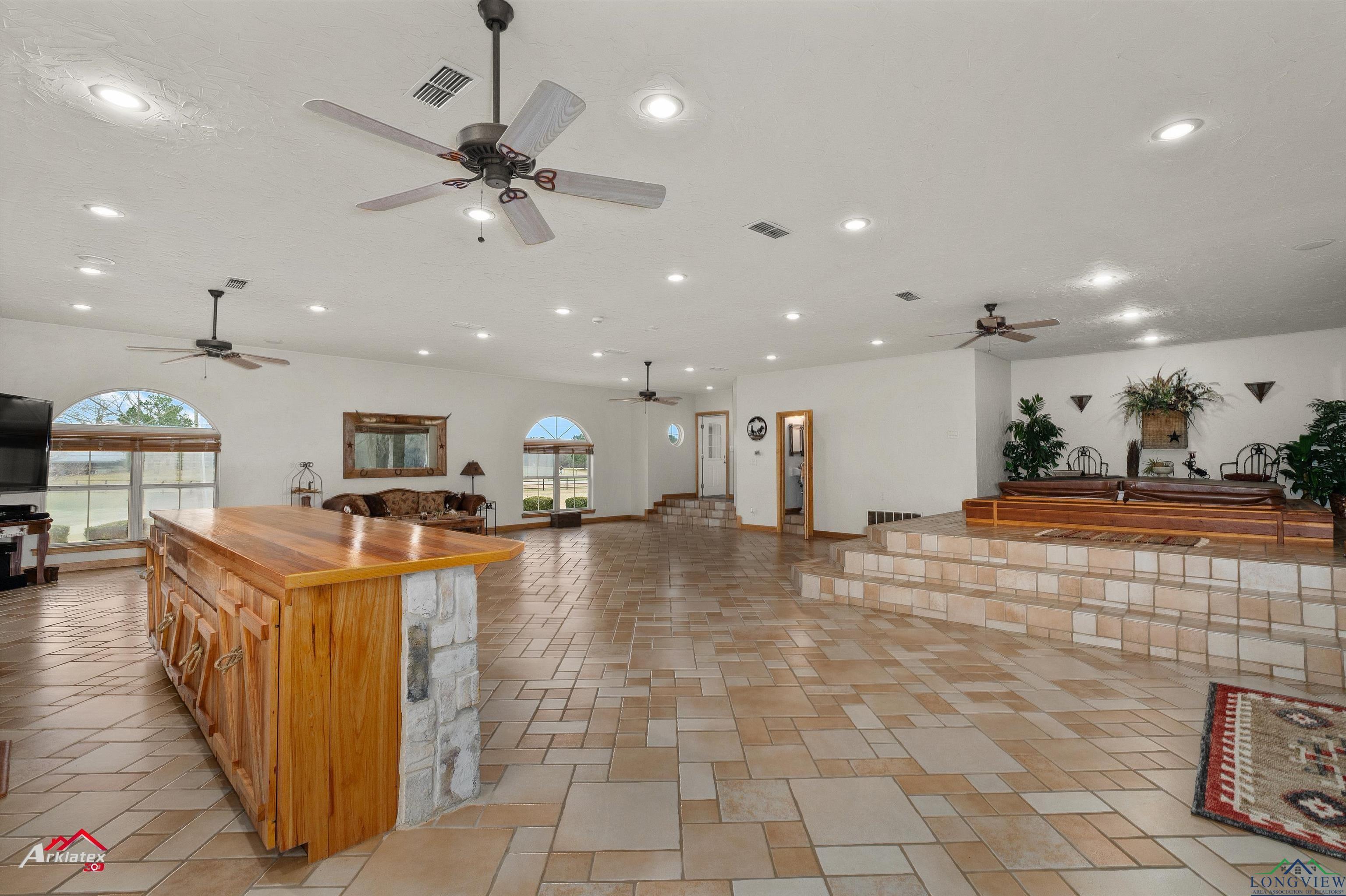 Marshall, Texas, 75672-4947, United States, 3 Bedrooms Bedrooms, ,4 BathroomsBathrooms,Residential,For Sale,1982293