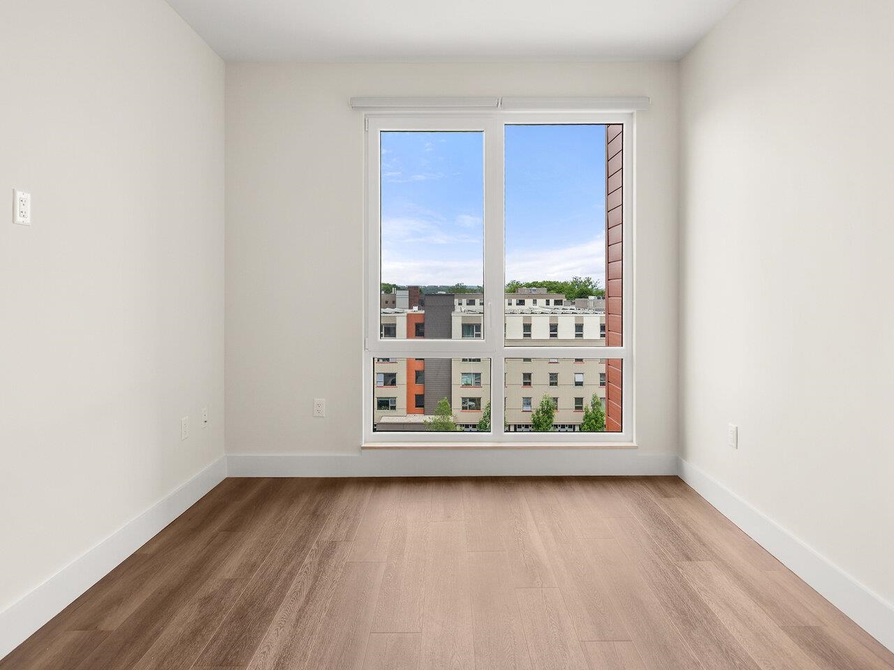 Burlington, Vermont, 05401, United States, 1 Bedroom Bedrooms, ,Residential,For Sale,1711937