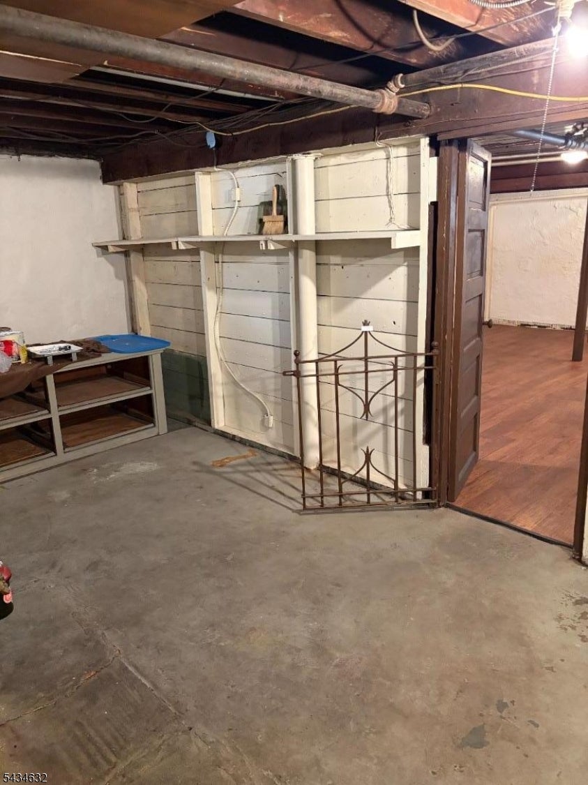 Bloomfield Twp., New Jersey, 07003, United States, 3 Bedrooms Bedrooms, ,1 BathroomBathrooms,Residential,For Sale,2048064