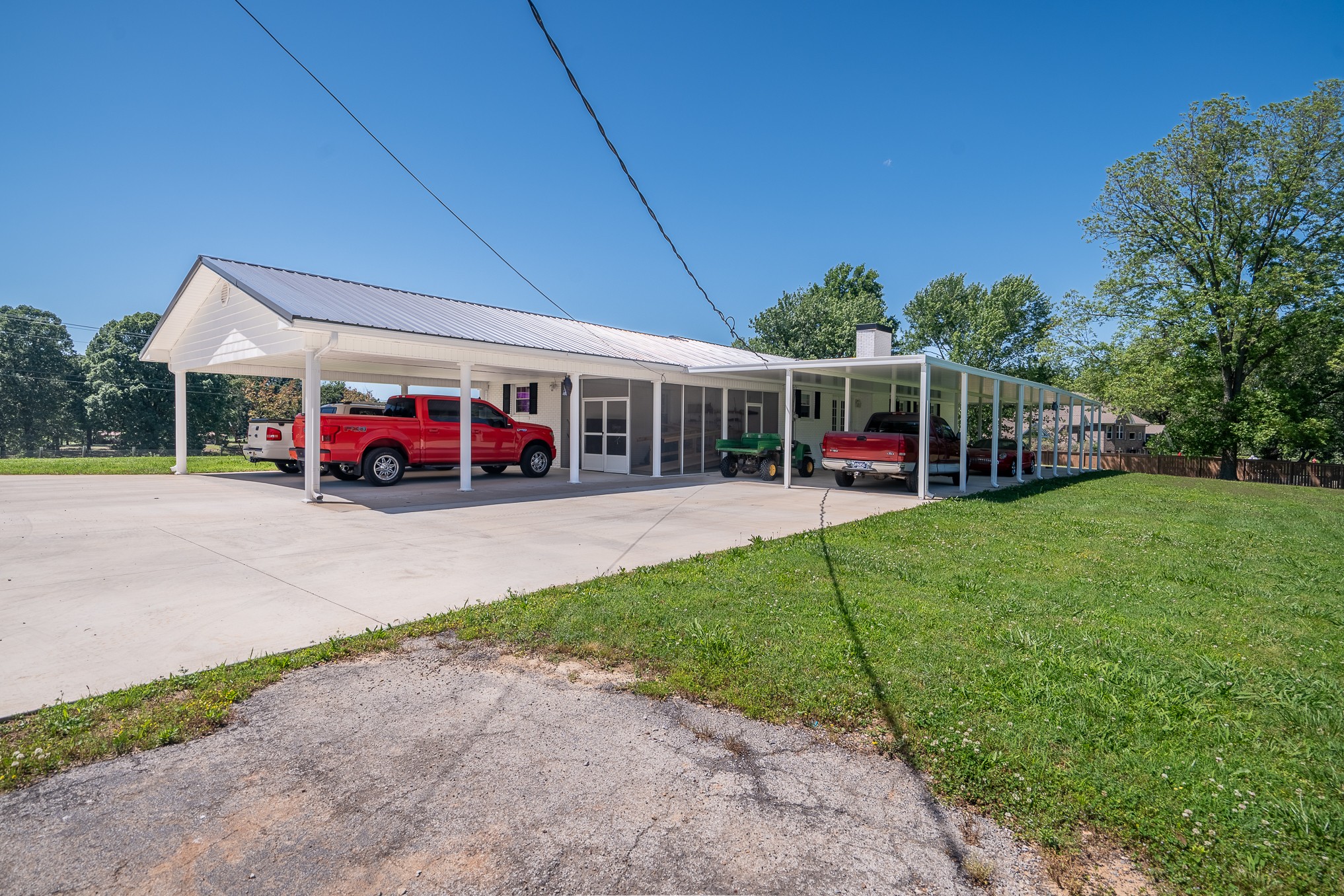 Lawrenceburg, Tennessee, 38464, United States, 3 Bedrooms Bedrooms, ,2 BathroomsBathrooms,Residential,For Sale,1828179