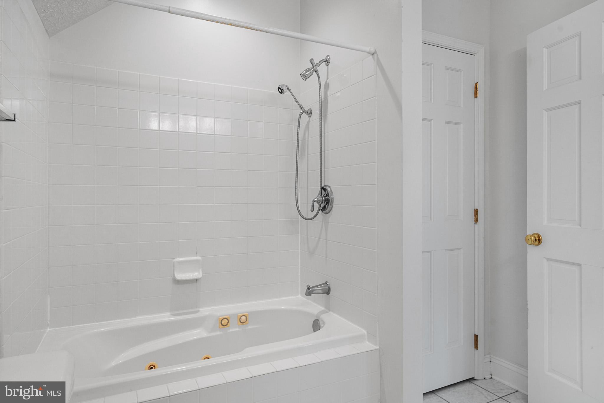 Issue, Maryland, 20645, United States, 5 Bedrooms Bedrooms, ,5 BathroomsBathrooms,Residential,For Sale,2010960