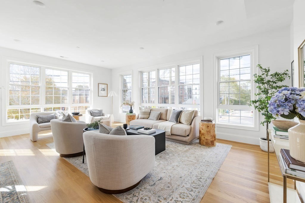 Marlborough, Massachusetts, 01752, United States, 2 Bedrooms Bedrooms, ,2 BathroomsBathrooms,Residential,For Sale,1988023