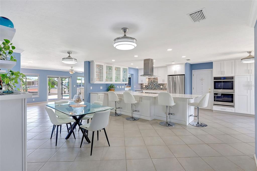 Bradenton, Florida, 34210, United States, 3 Bedrooms Bedrooms, ,3 BathroomsBathrooms,Residential,For Sale,1895487