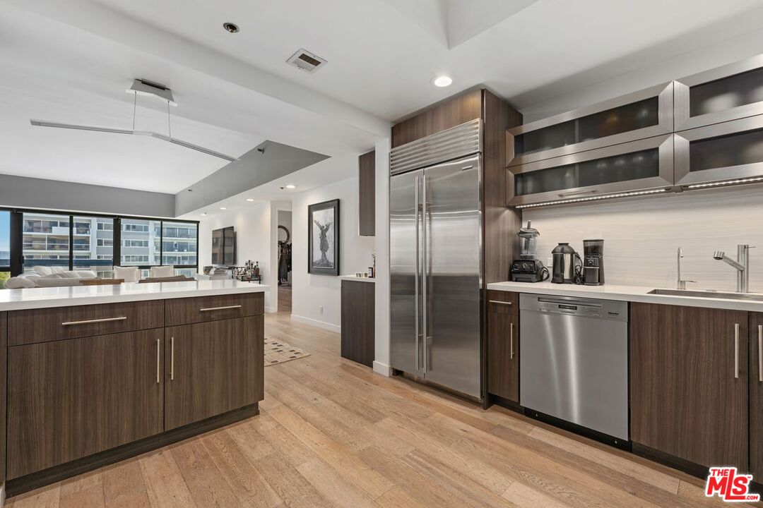 Los Angeles, California, 90024, United States, 2 Bedrooms Bedrooms, ,2 BathroomsBathrooms,Residential,For Sale,1901697