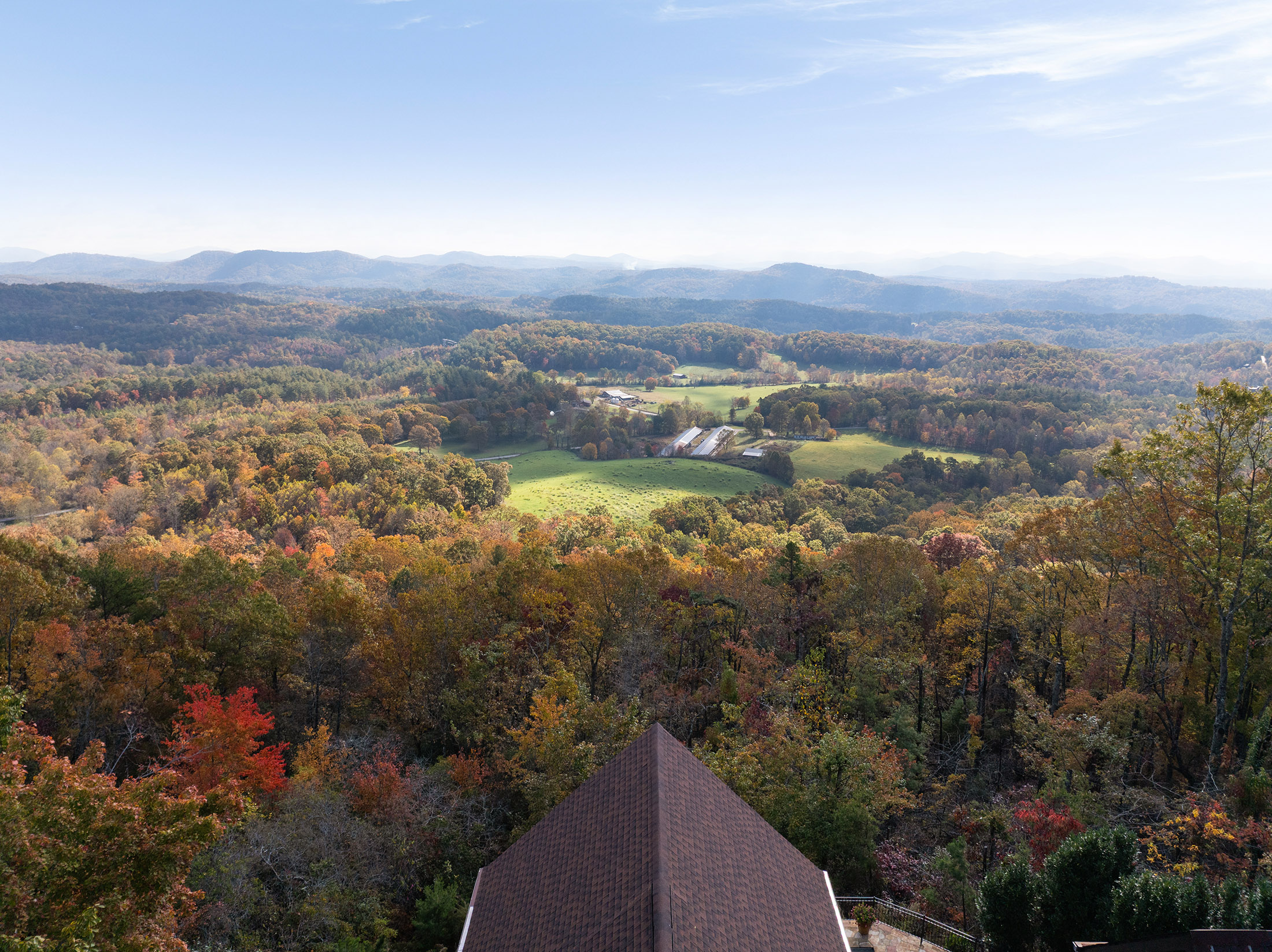  Mineral Bluff Retreat Offers Resort-caliber Outdoor Living and Sweeping Views - 物件實景