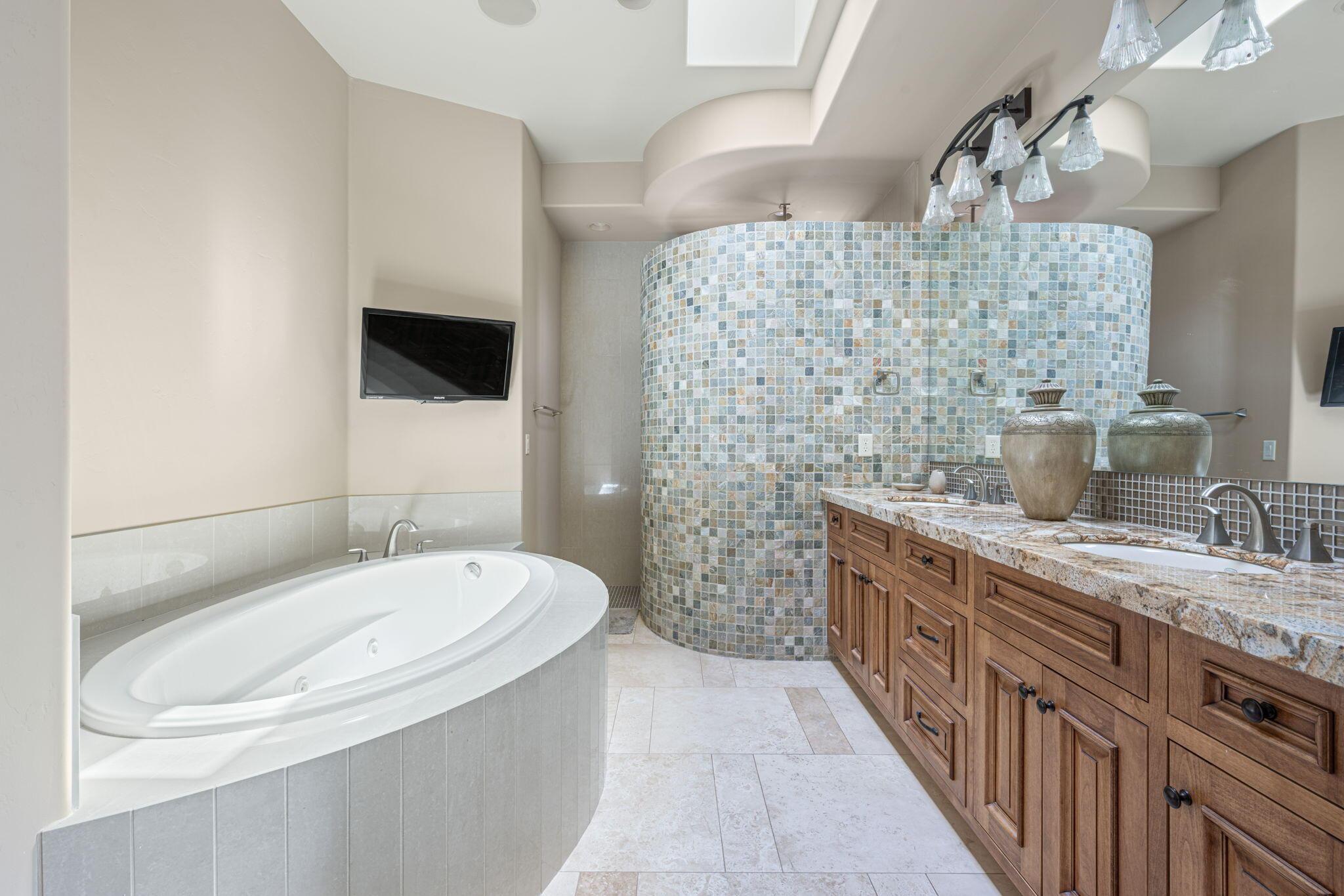 St George, Utah, 84770, United States, 6 Bedrooms Bedrooms, ,7 BathroomsBathrooms,Residential,For Sale,2049159