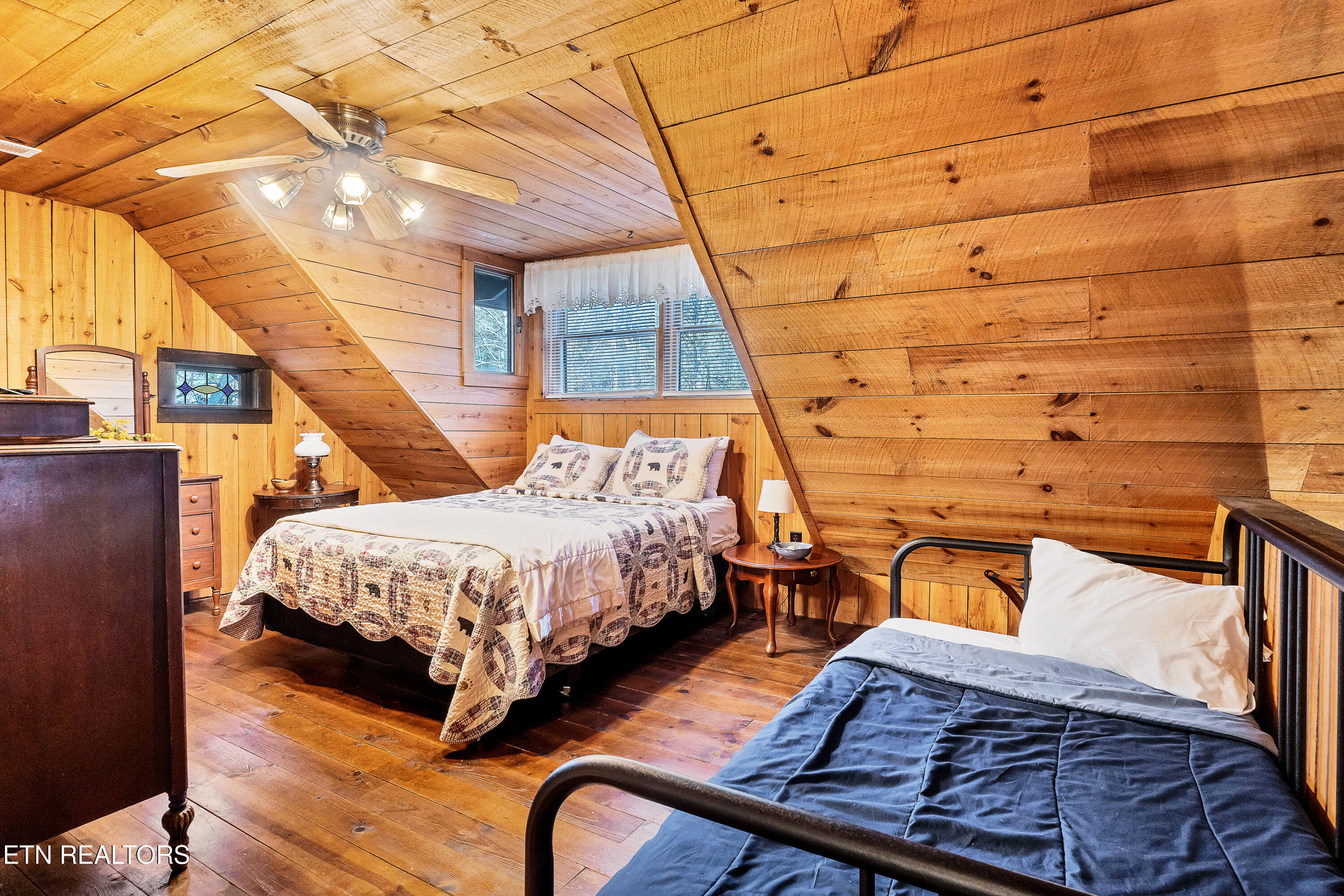 Townsend, Tennessee, 37882, United States, 2 Bedrooms Bedrooms, ,3 BathroomsBathrooms,Residential,For Sale,2010973