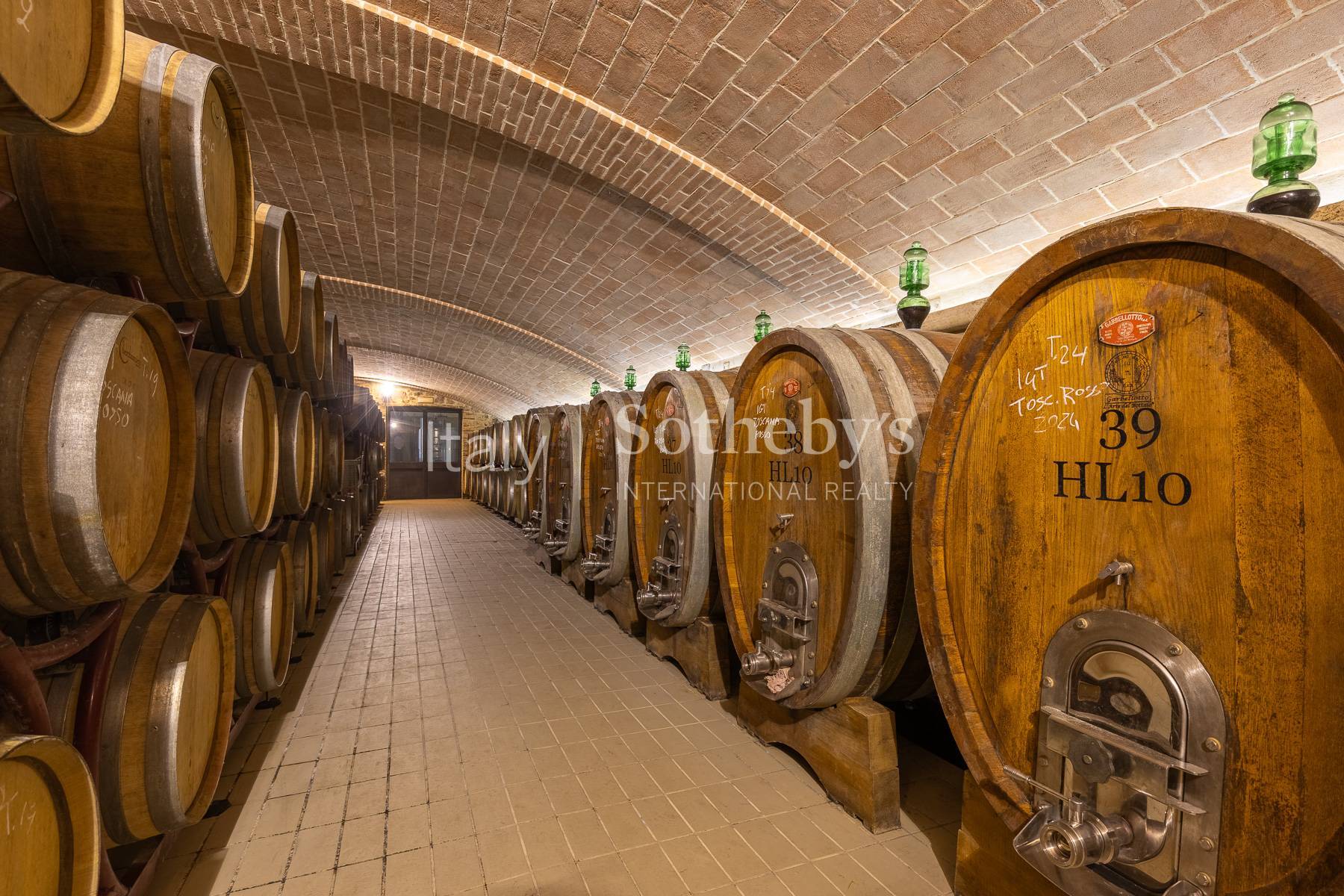  Luxury Wine Estate with Winery & Resort in Tuscany - 物件實景
