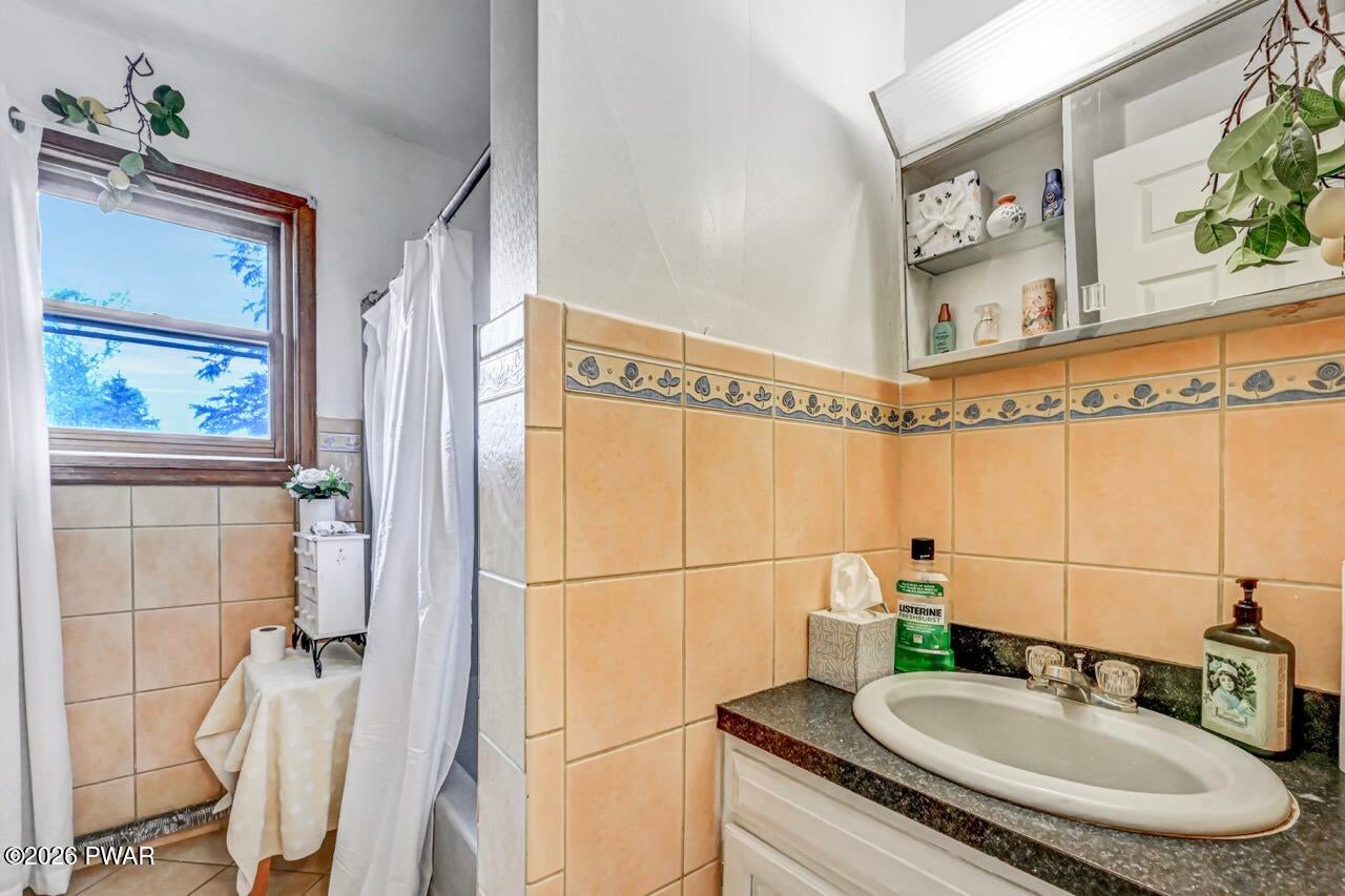 Hawley, Pennsylvania, 18428, United States, 3 Bedrooms Bedrooms, ,3 BathroomsBathrooms,Residential,For Sale,2045204
