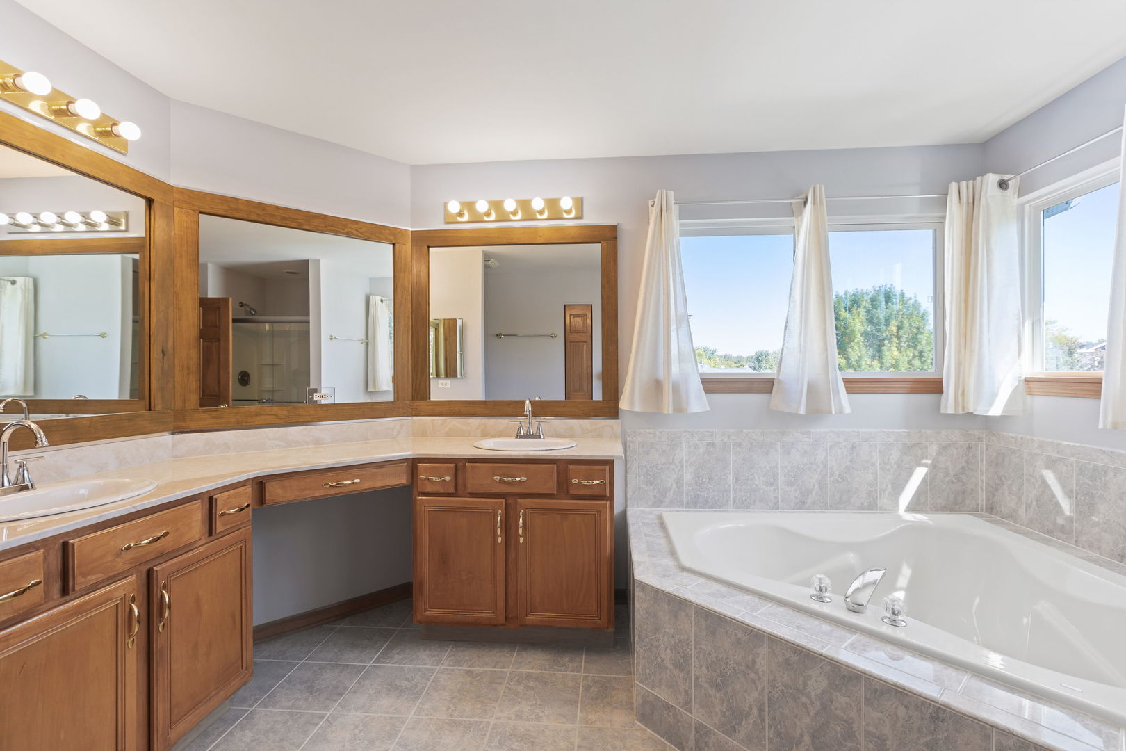 Sugar Grove, Illinois, 60554, United States, 5 Bedrooms Bedrooms, ,4 BathroomsBathrooms,Residential,For Sale,1949761