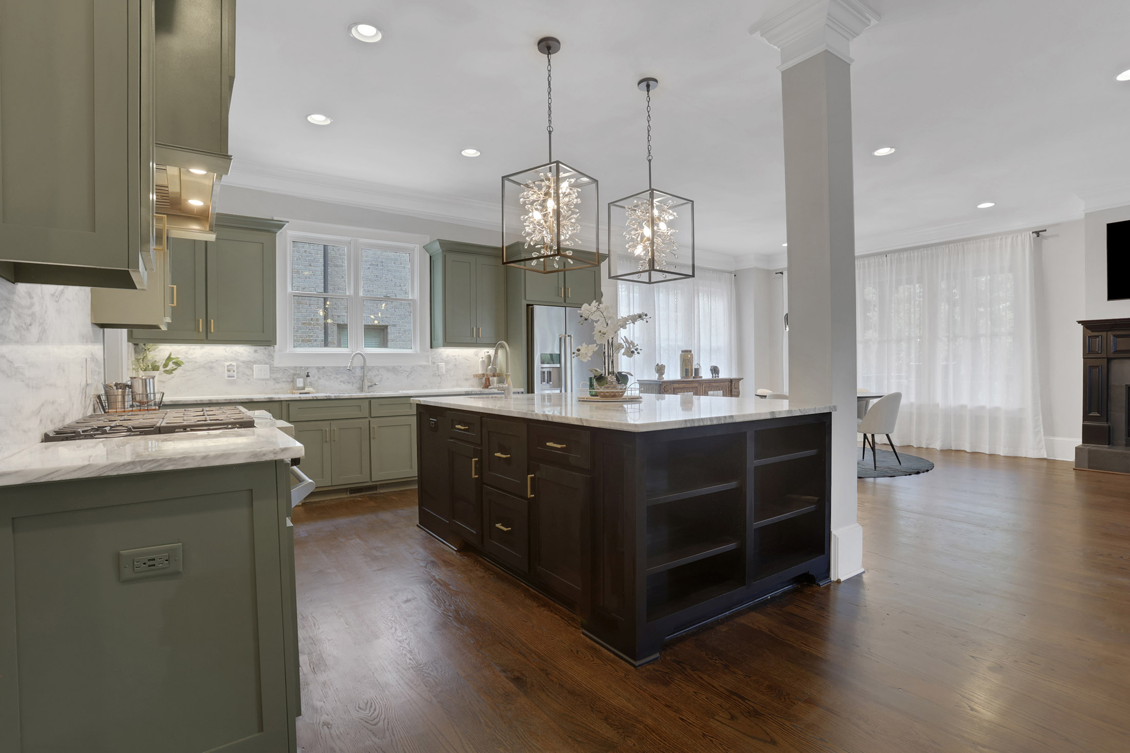  Sophisticated Brick Residence in Coveted Brookhaven Location - 物件實景