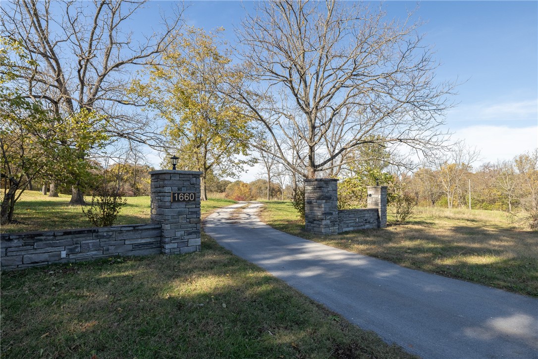 Fayetteville, Arkansas, 72703, United States, 3 Bedrooms Bedrooms, ,3 BathroomsBathrooms,Residential,For Sale,1989133