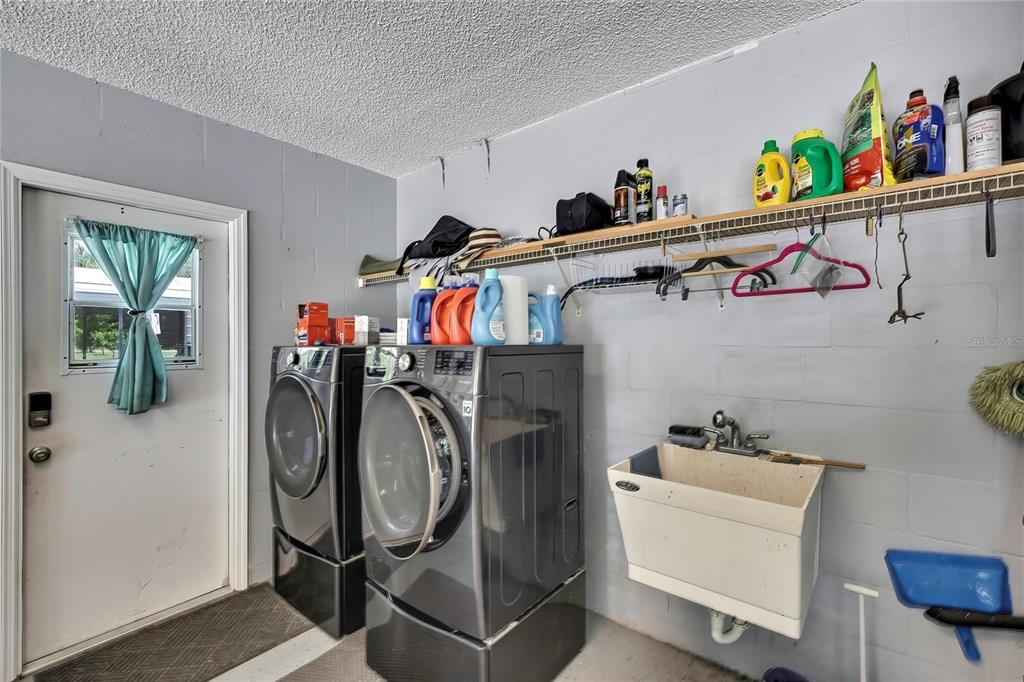 Dunnellon, Florida, 34434, United States, 3 Bedrooms Bedrooms, ,2 BathroomsBathrooms,Residential,For Sale,1921059