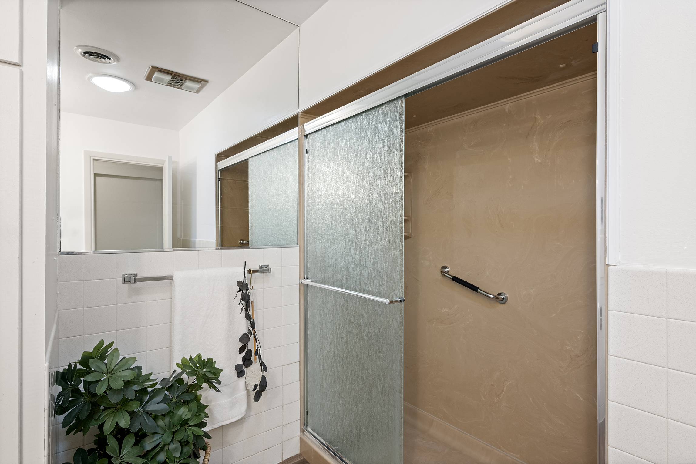  Beautifully Maintained 1960s Home - 物件實景