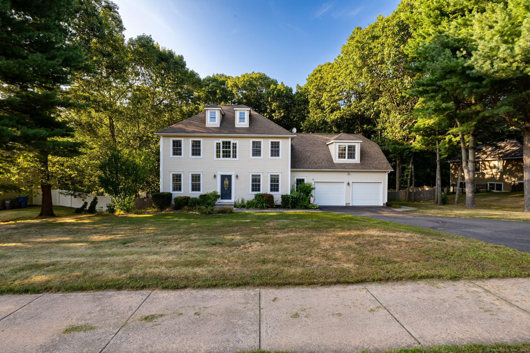 Manchester, Connecticut, 06040, United States, 3 Bedrooms Bedrooms, ,3 BathroomsBathrooms,Residential,For Sale,1917264