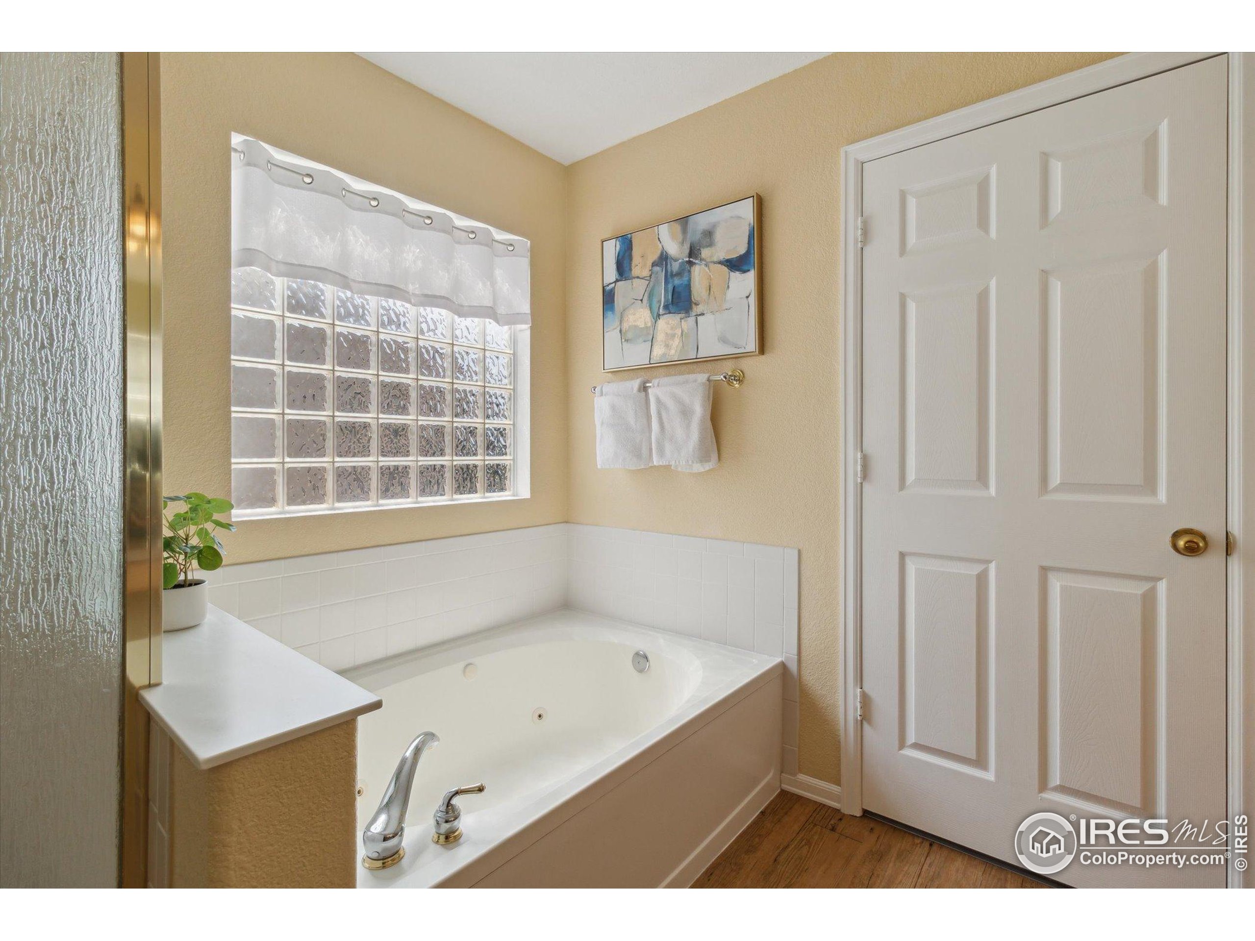 Broomfield, Colorado, 80023, United States, 3 Bedrooms Bedrooms, ,3 BathroomsBathrooms,Residential,For Sale,1989146