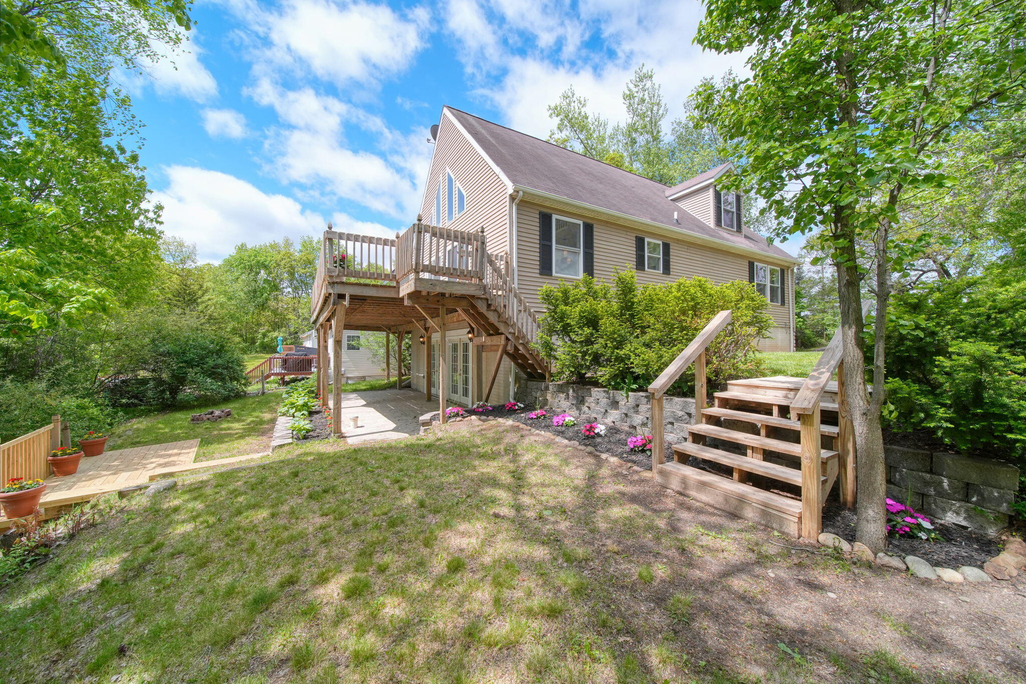 Woodbrook Dr, Cement City, MI 49233