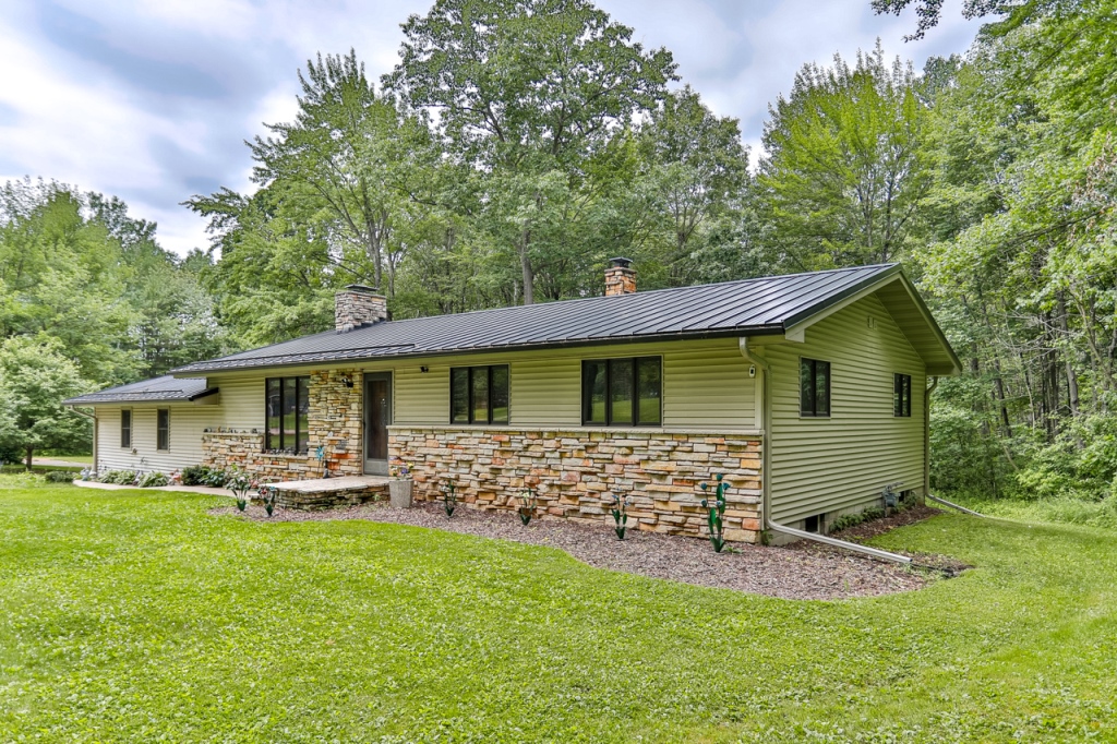 Wausau, Wisconsin, 54401, United States, 3 Bedrooms Bedrooms, ,3 BathroomsBathrooms,Residential,For Sale,1874102