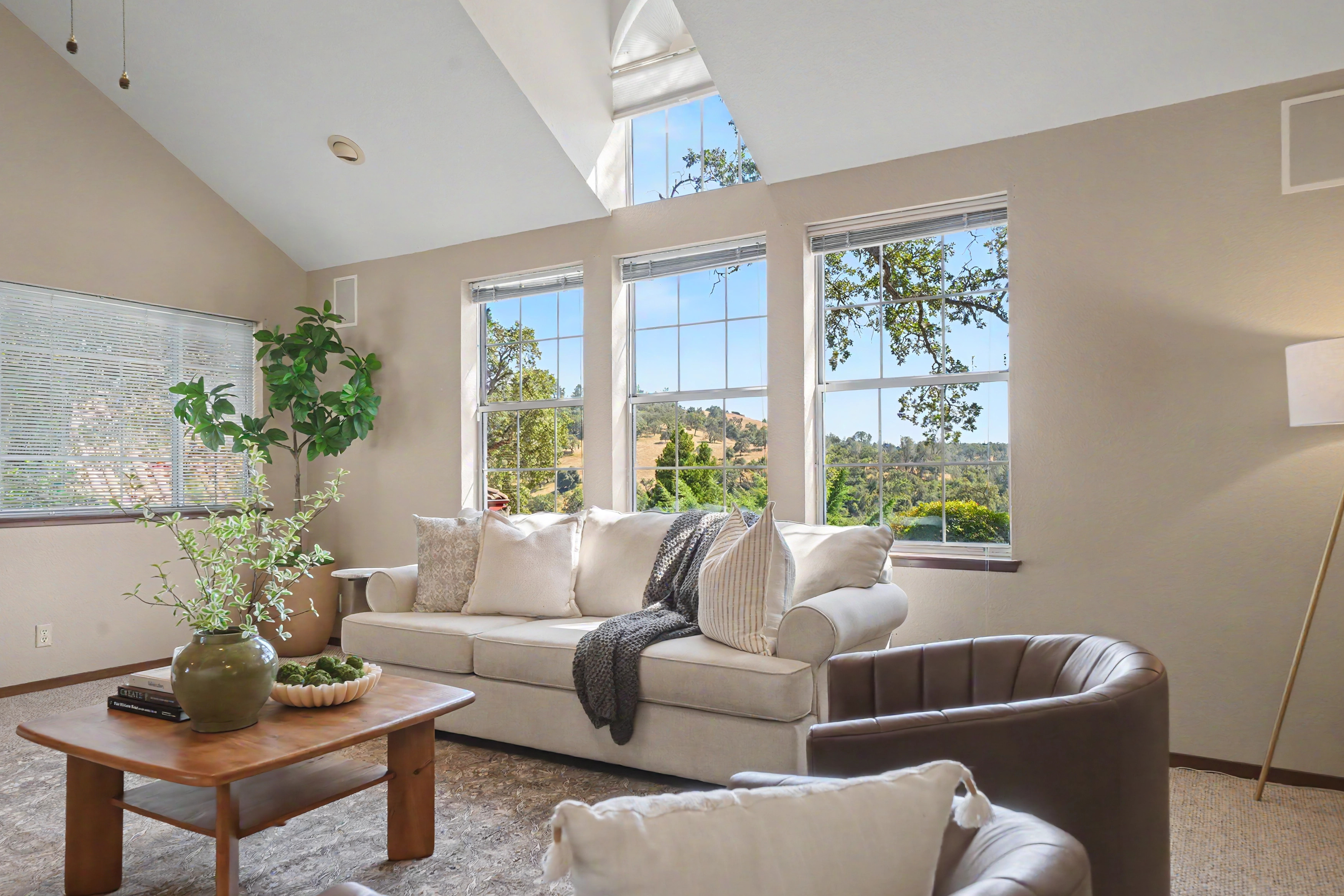  Spacious Sutter Creek Home with Hillside Views and Endless Potential - 物件實景