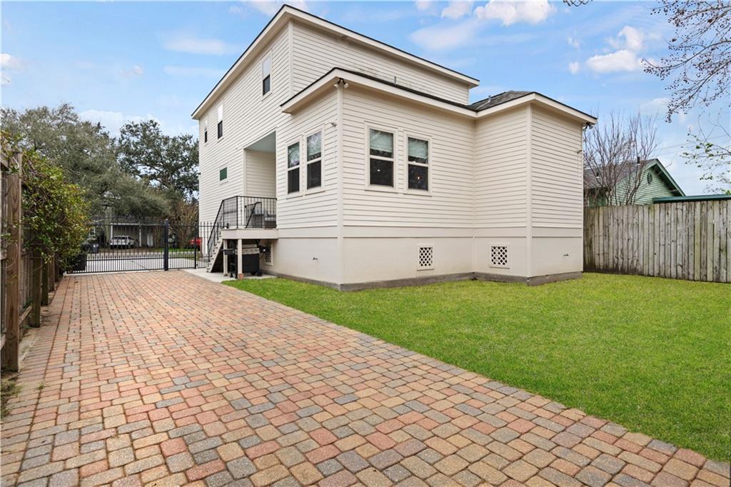 New Orleans, Louisiana, 70122, United States, 4 Bedrooms Bedrooms, ,4 BathroomsBathrooms,Residential,For Sale,1850074