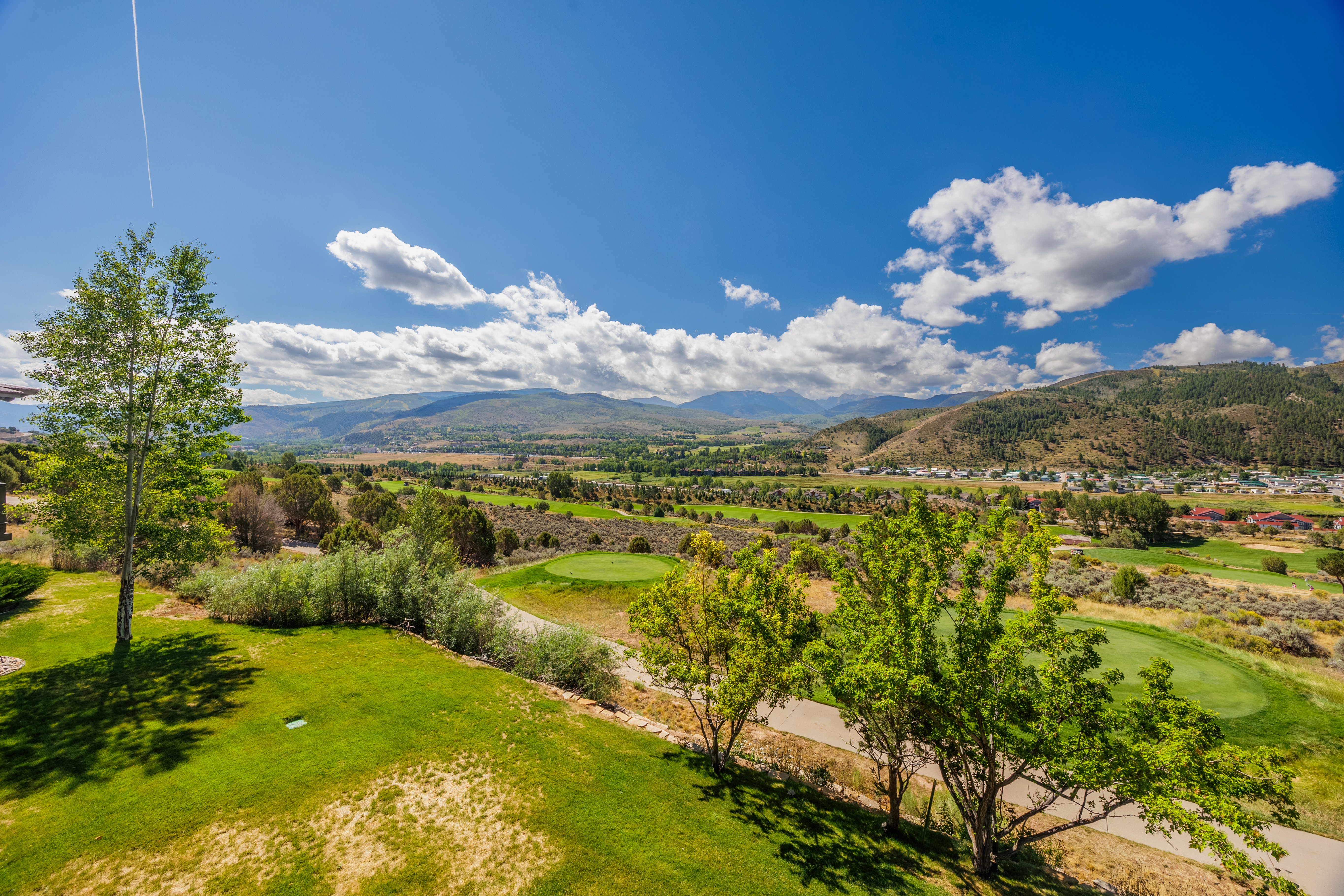  On the 17th Tee Box of Cordillera Valley Club Golf Course - 物件實景