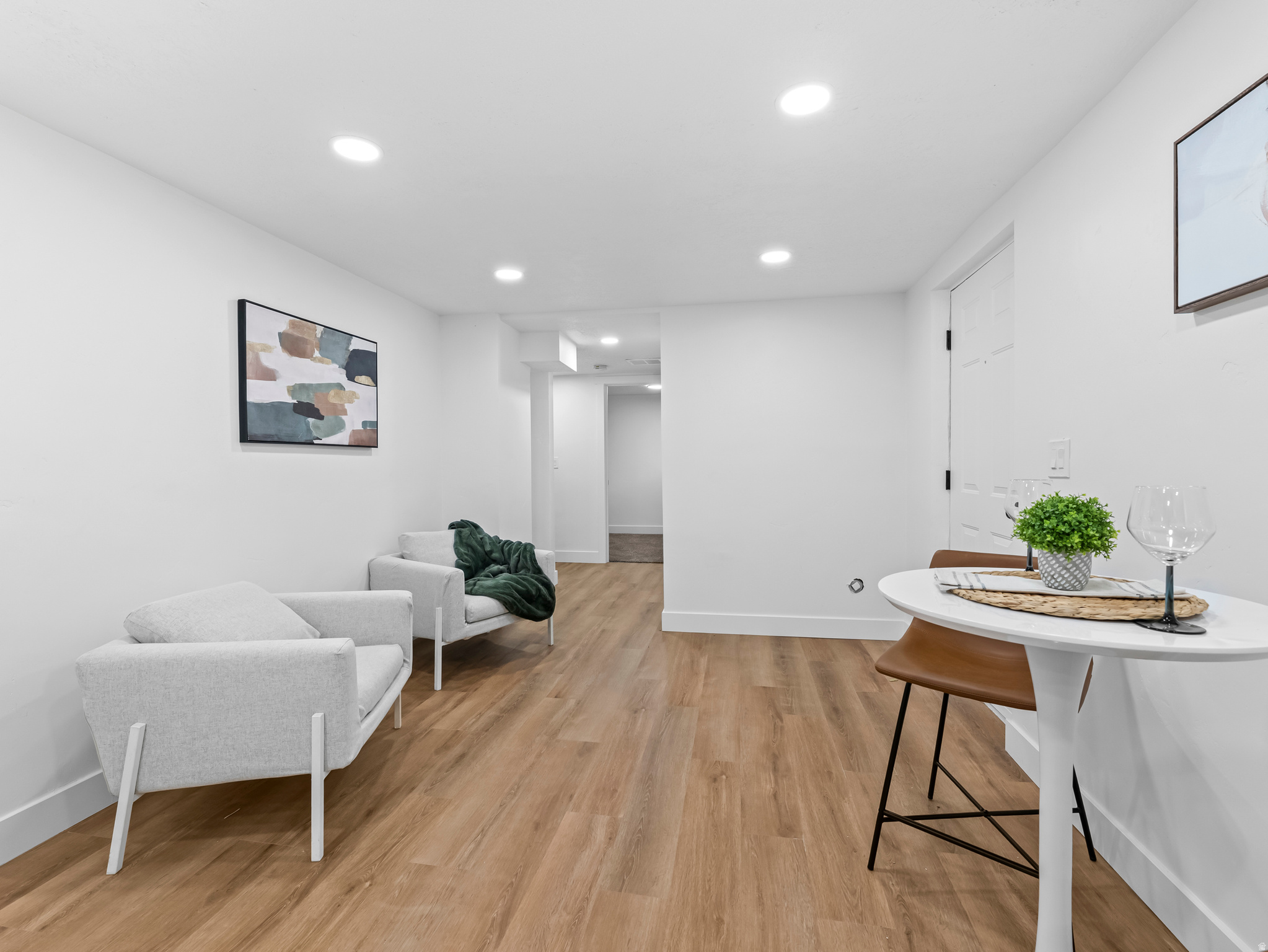 Murray, Utah, 84117, United States, 6 Bedrooms Bedrooms, ,2 BathroomsBathrooms,Residential,For Sale,1989540