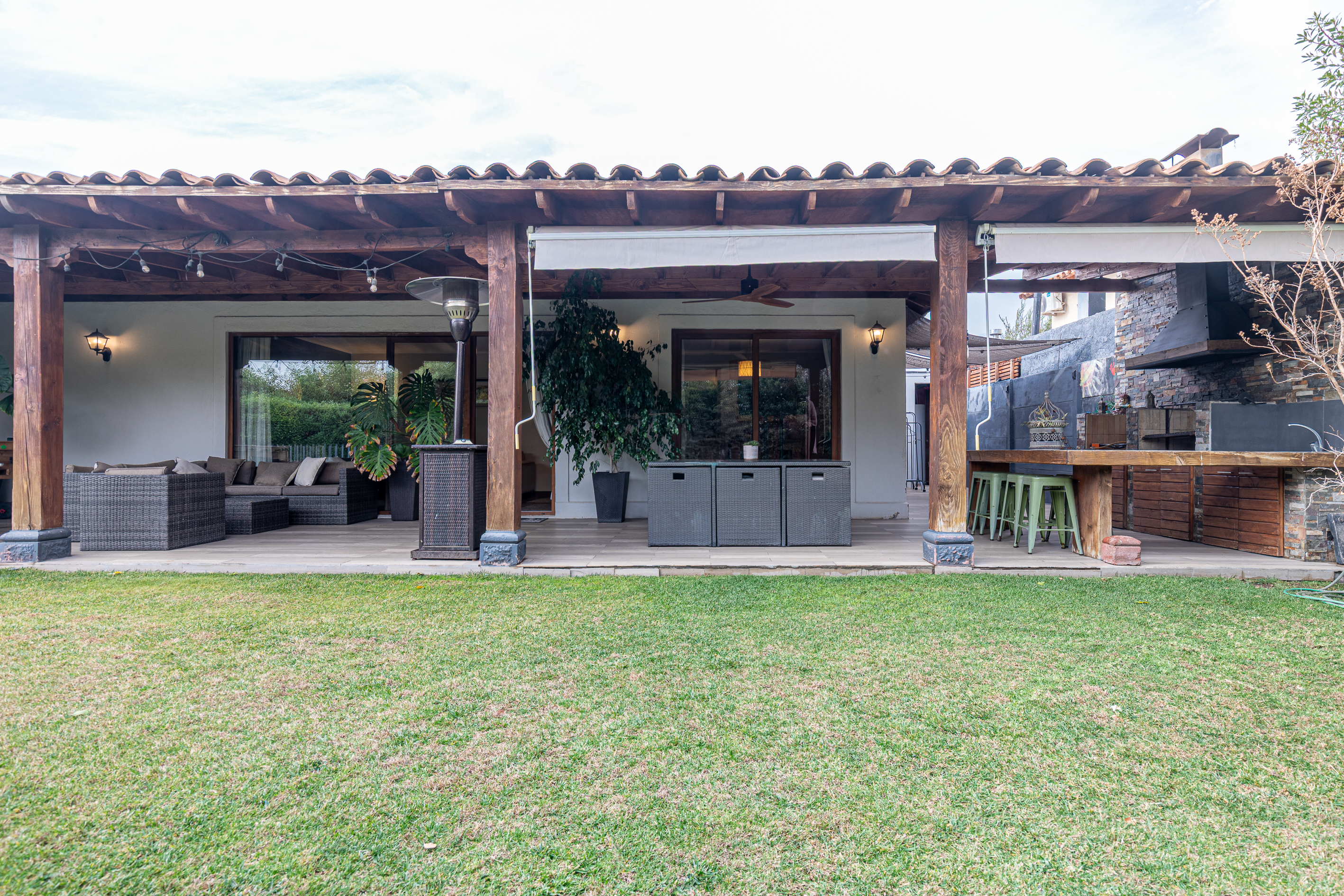  4-Bedroom Chilean-Style Home in Piedra Roja - 物件實景