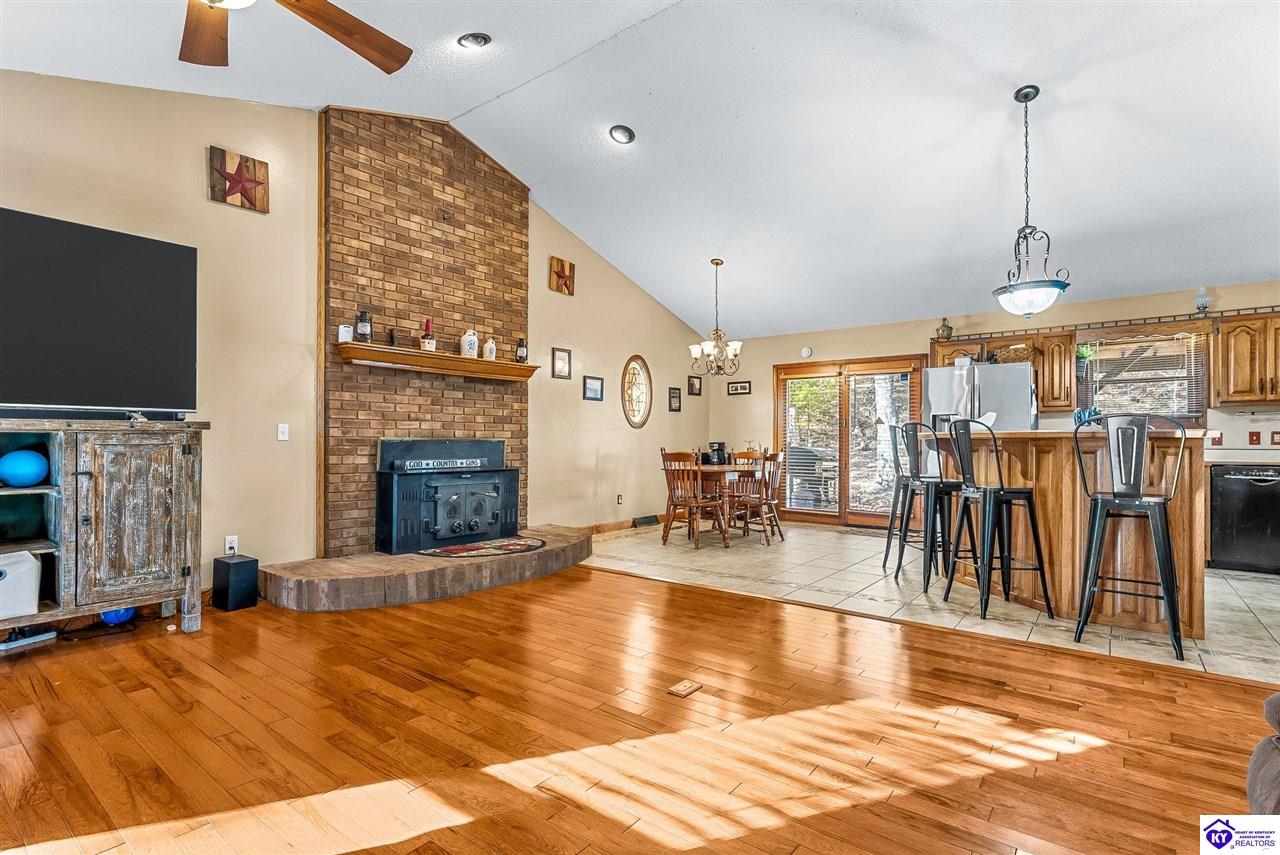 Boston, Kentucky, 40107, United States, 3 Bedrooms Bedrooms, ,2 BathroomsBathrooms,Residential,For Sale,1989624