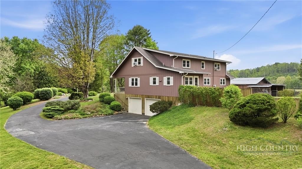 Spruce Pine, North Carolina, 28777, United States, 4 Bedrooms Bedrooms, ,2 BathroomsBathrooms,Residential,For Sale,2045160