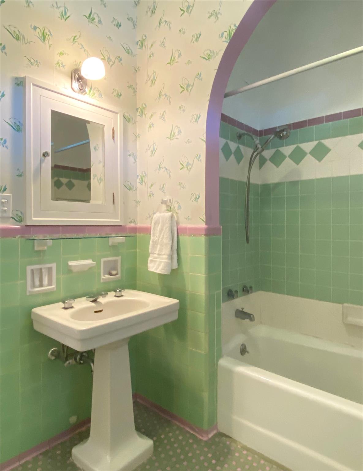 Galveston, Texas, 77551, United States, 3 Bedrooms Bedrooms, ,3 BathroomsBathrooms,Residential,For Sale,1805547