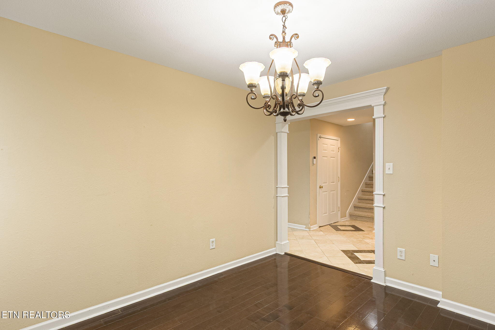 Knoxville, Tennessee, 37932, United States, 4 Bedrooms Bedrooms, ,4 BathroomsBathrooms,Residential,For Sale,1975701