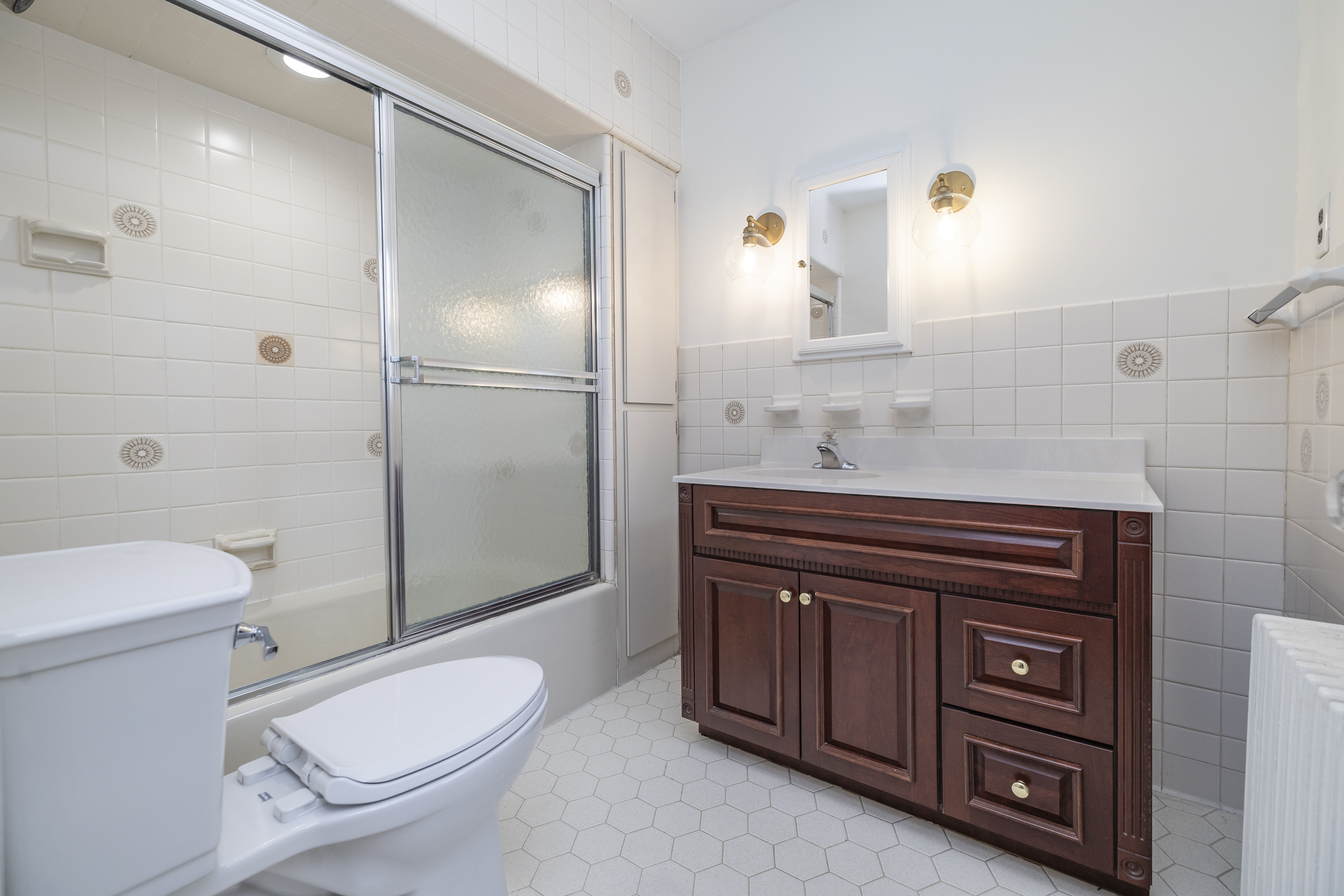 215 Lakeview Avenue, Rockville Centre, NY, 11570 - 物件實景