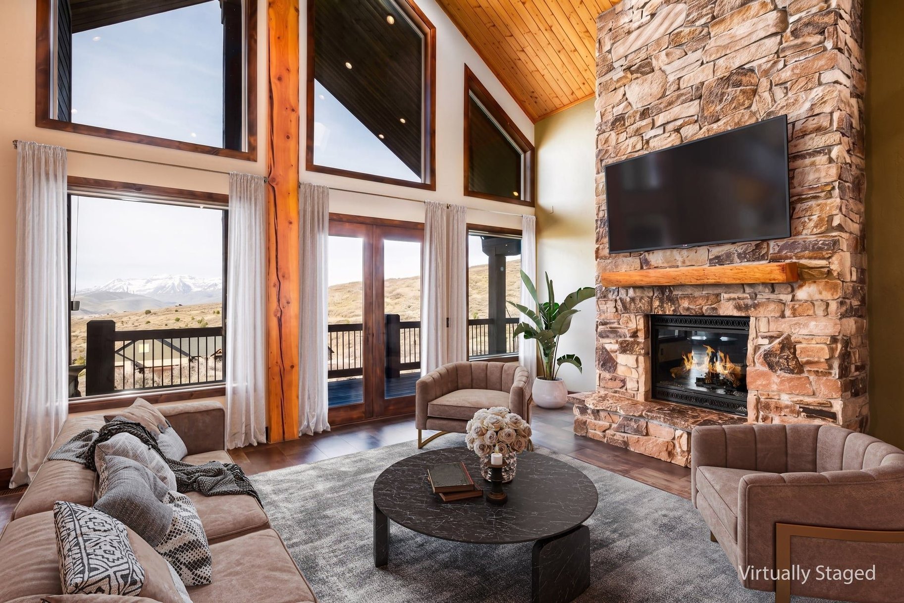  The Ultimate Multi-Generational Mountain Retreat Backing to 500 Acres of Open Sp - 物件實景