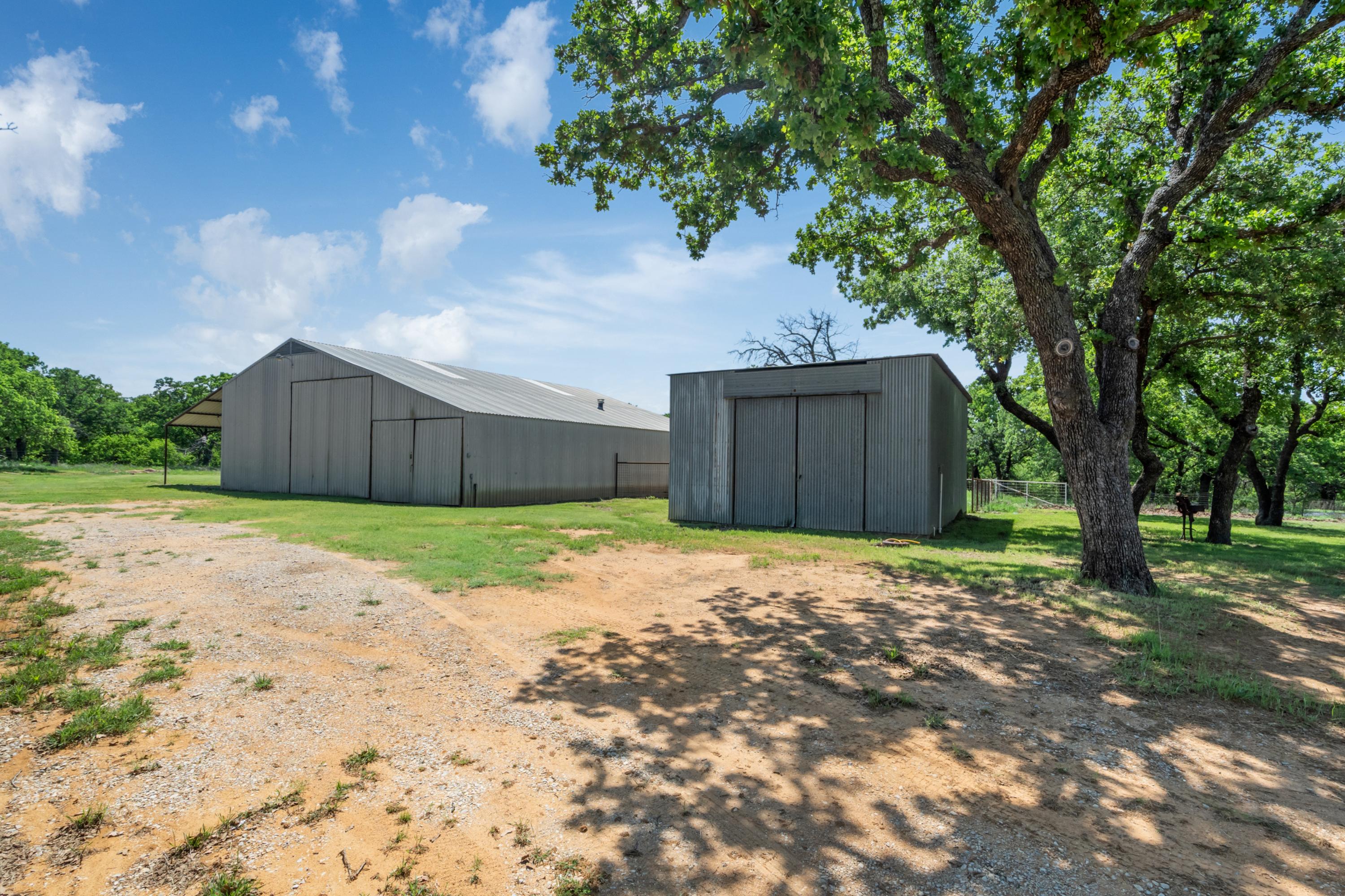  Ranch Style Rock Home on Private 80 Acres - 物件實景