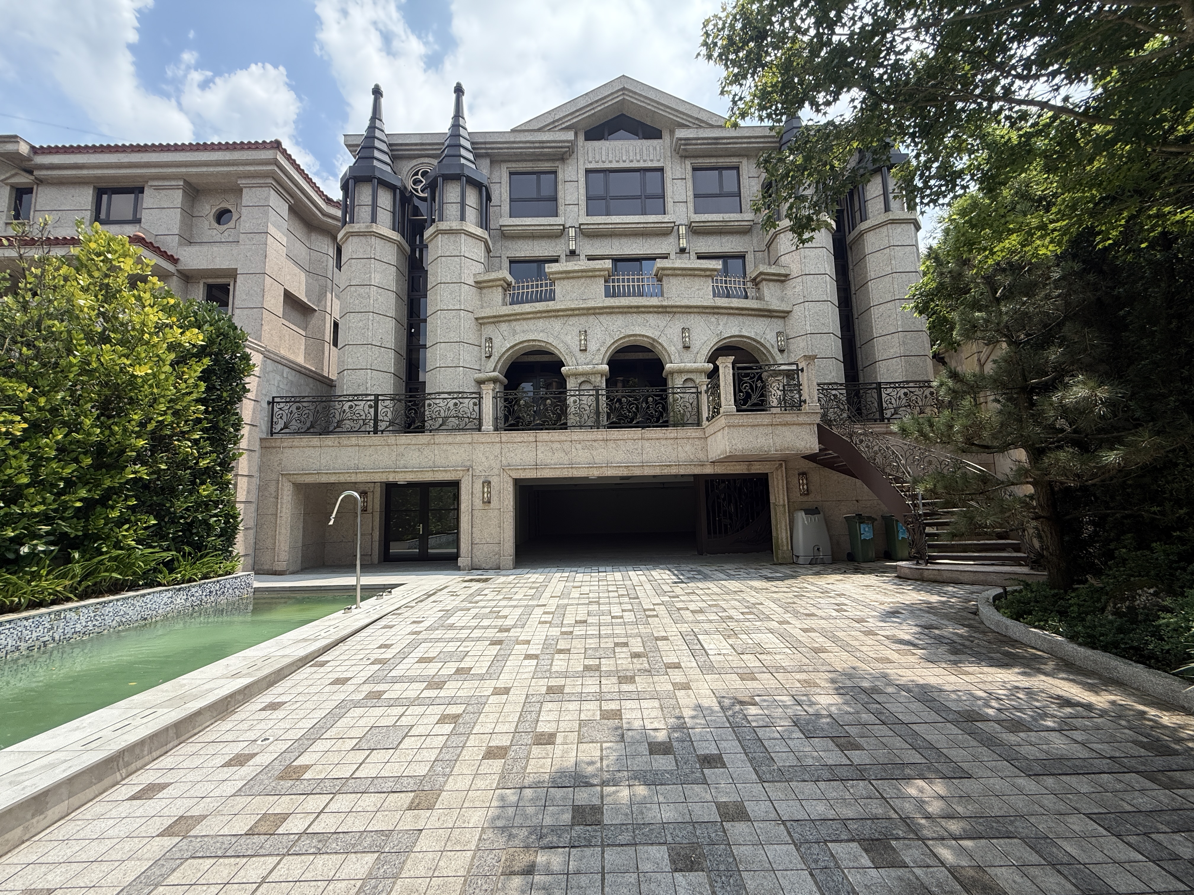Tianmu Royal Manor Dexing E. Rd. Shilin Dist.