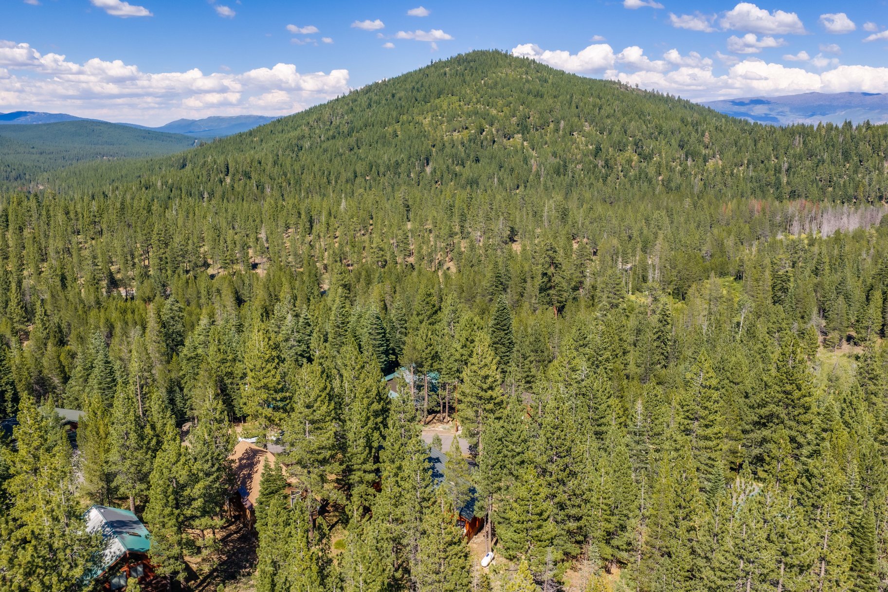  Sunlit Tahoe Donner Home with Spacious Rooms - 物件實景