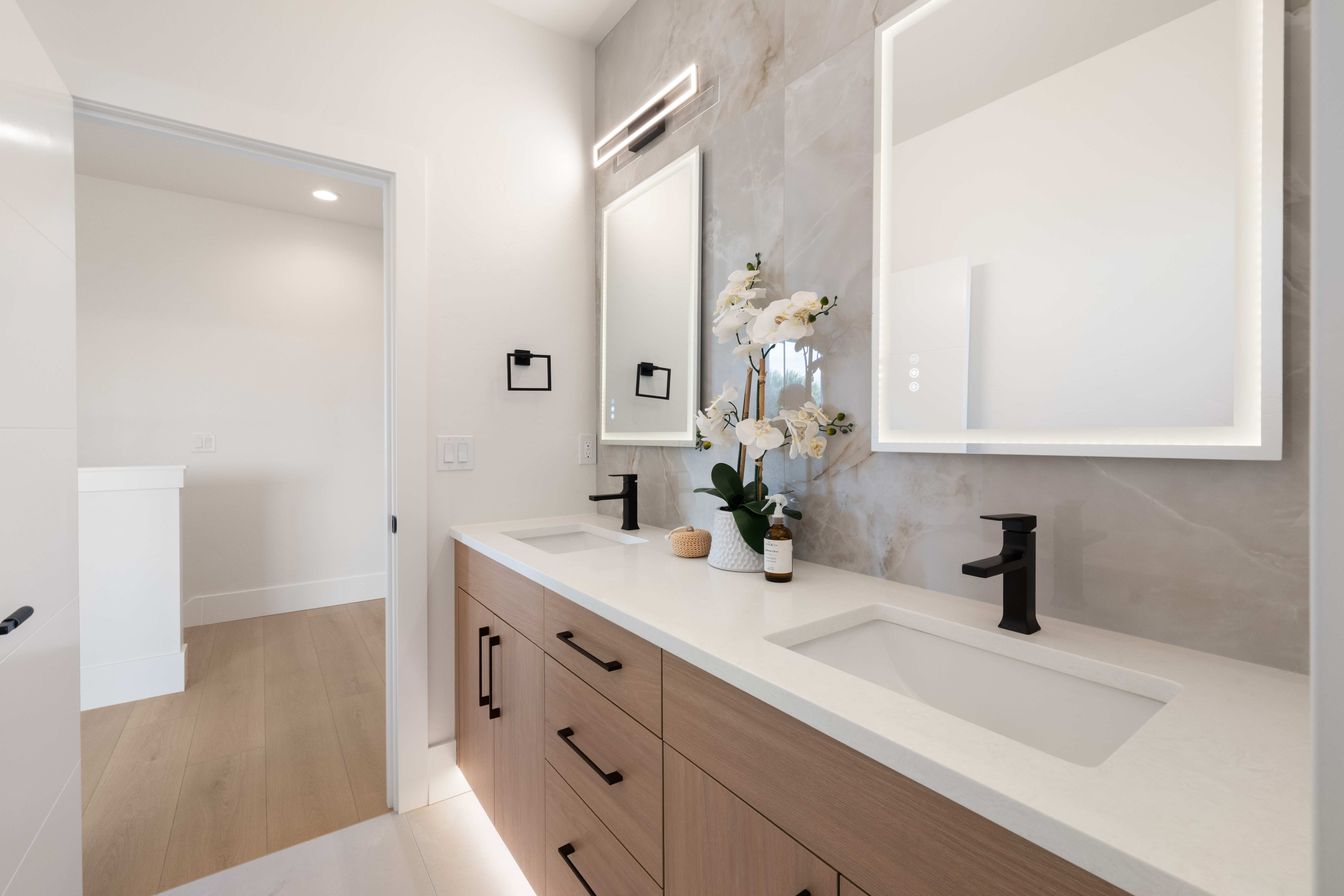  Step Into Elevated New Construction at The Dwellings - 物件實景