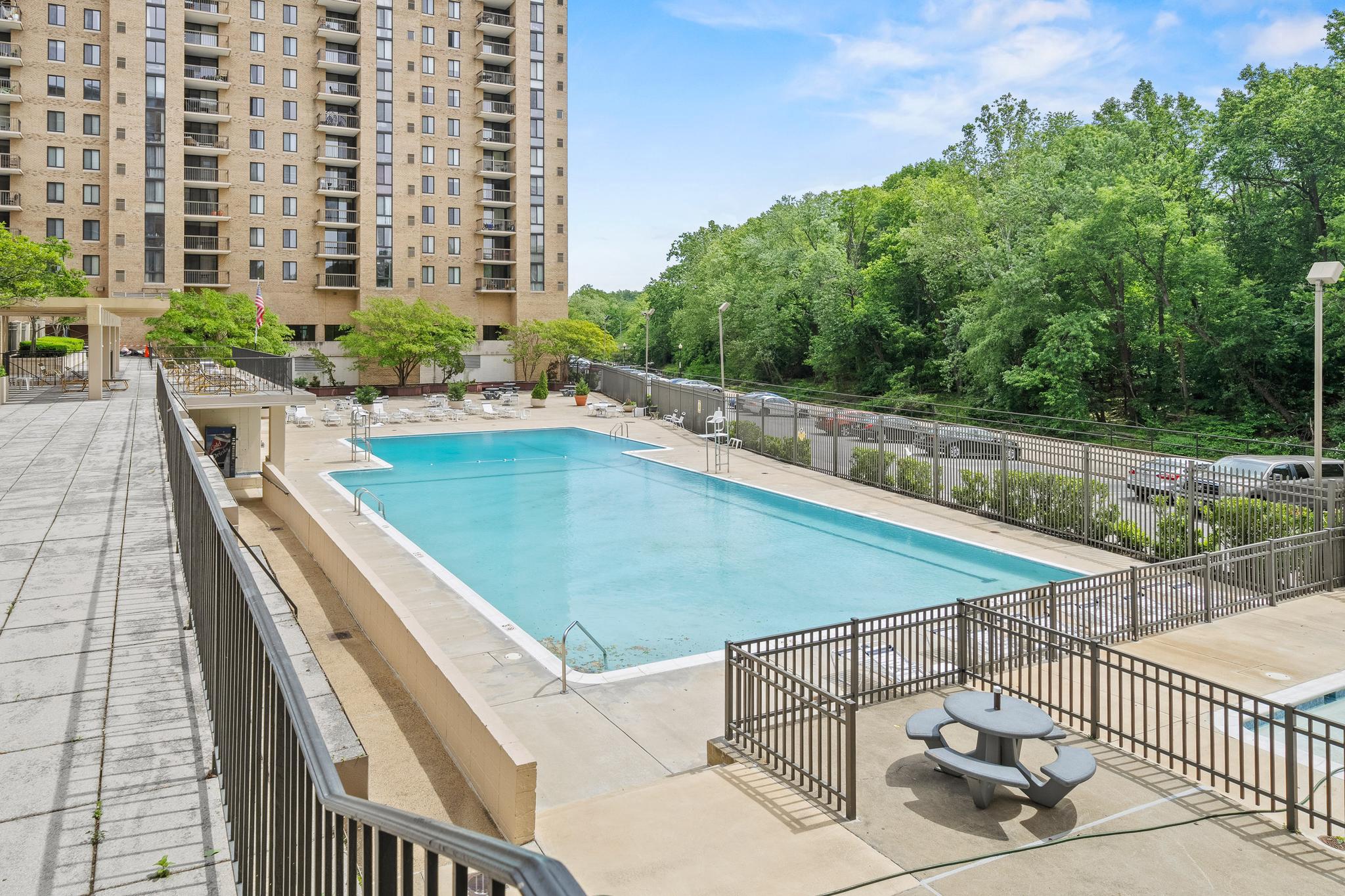  4600 S Four Mile Run Drive, Arlington, VA, 22204 - 物件實景