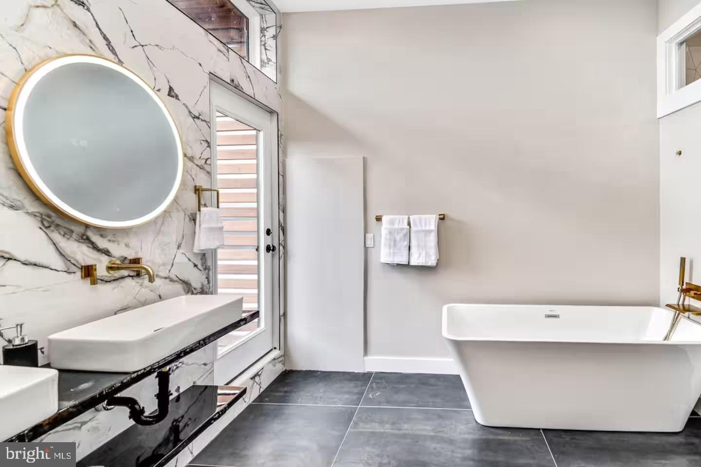 Philadelphia, Pennsylvania, 19146, United States, 4 Bedrooms Bedrooms, ,4 BathroomsBathrooms,Residential,For Sale,1877364