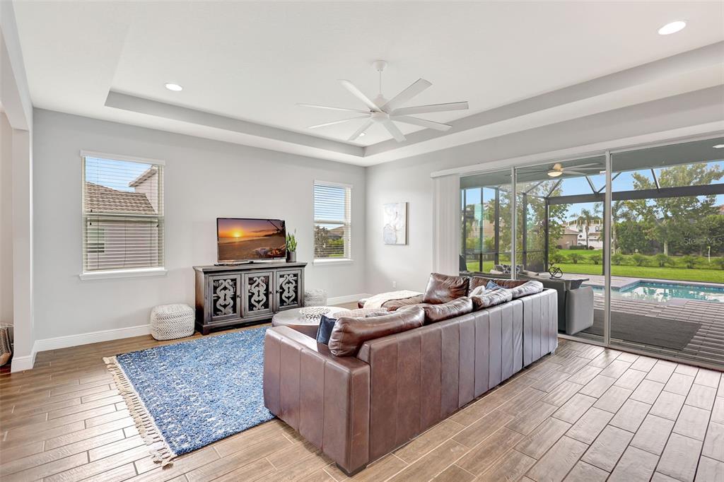Bradenton, Florida, 34212, United States, 5 Bedrooms Bedrooms, ,5 BathroomsBathrooms,Residential,For Sale,1917227
