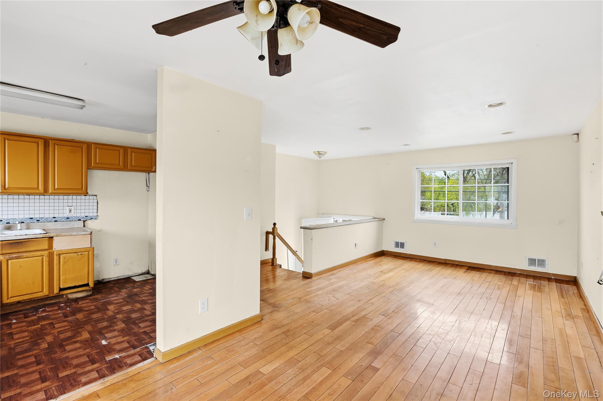 Selden, New York, 11784, United States, 5 Bedrooms Bedrooms, ,2 BathroomsBathrooms,Residential,For Sale,2049054