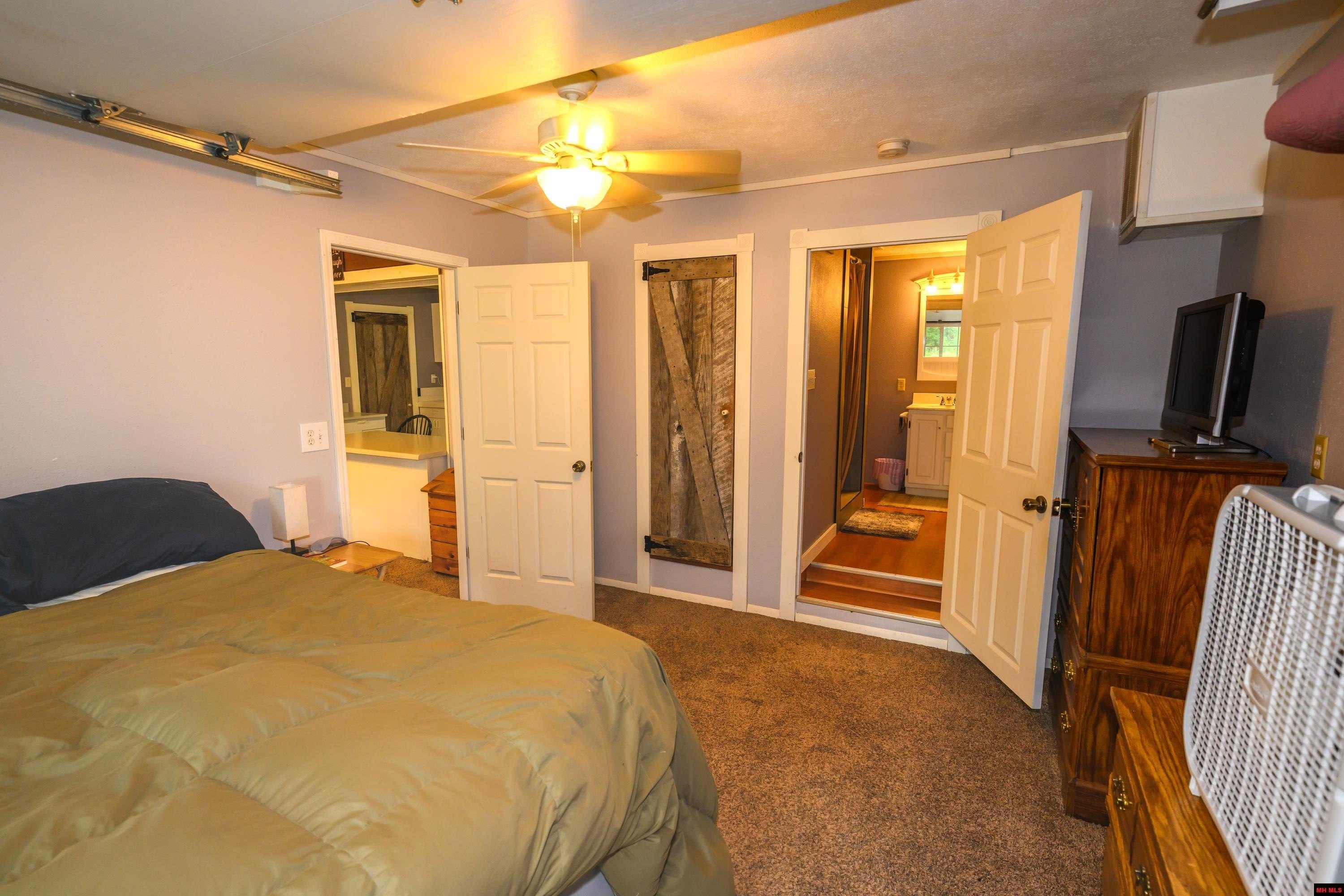 Mountain Home, Arkansas, 72653, United States, 3 Bedrooms Bedrooms, ,3 BathroomsBathrooms,Residential,For Sale,1895222