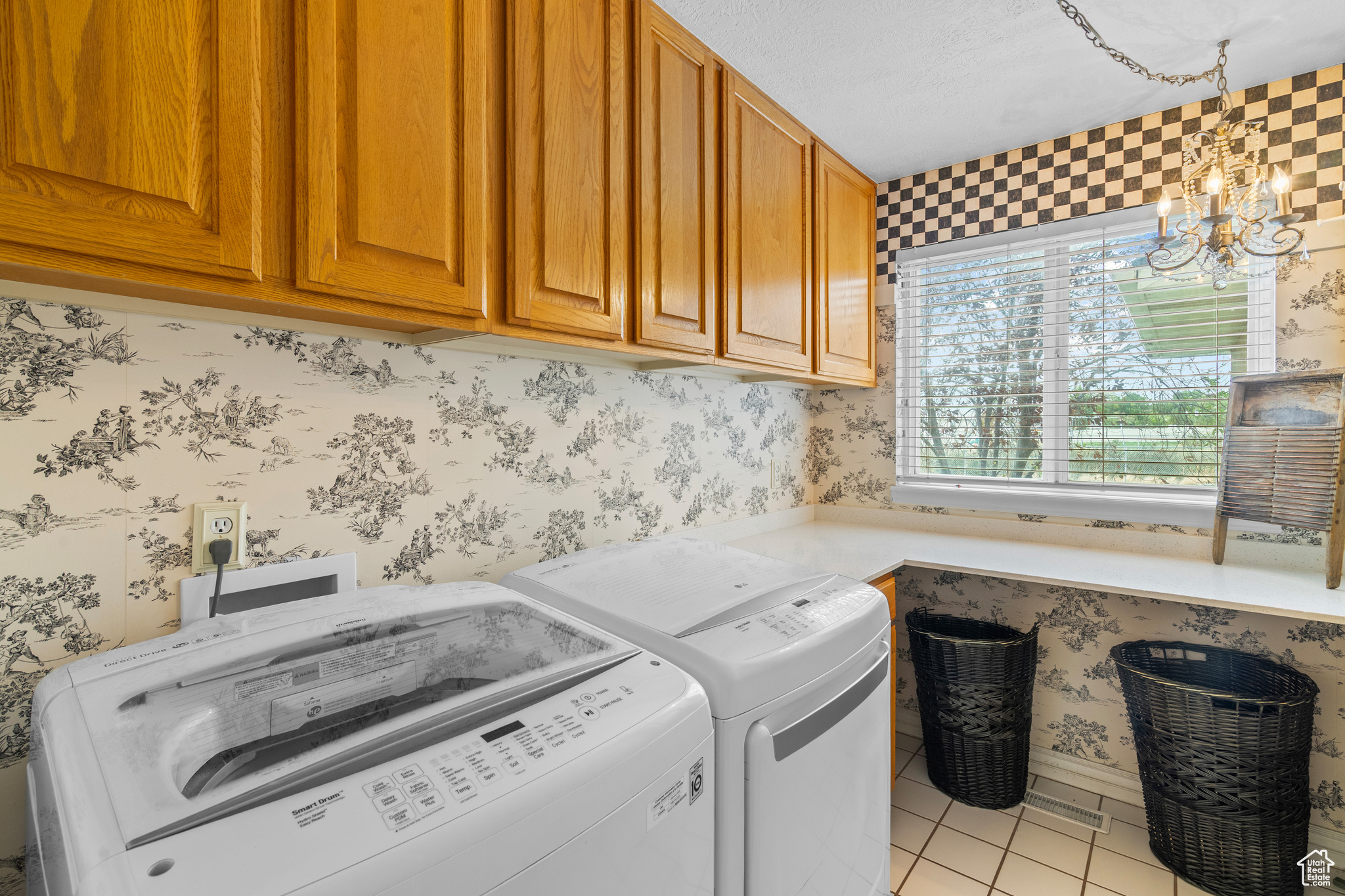 Riverton, Utah, 84065, United States, 6 Bedrooms Bedrooms, ,4 BathroomsBathrooms,Residential,For Sale,1983614