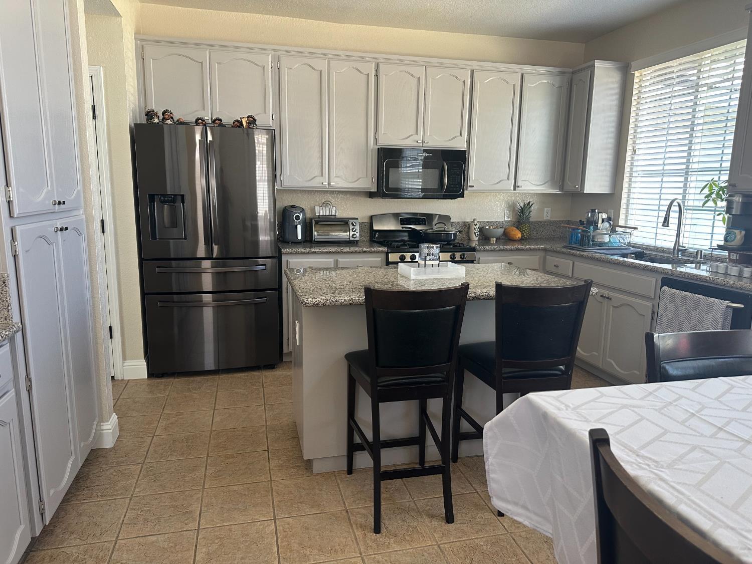 Manteca, California, 95337, United States, 3 Bedrooms Bedrooms, ,2 BathroomsBathrooms,Residential,For Sale,1974527